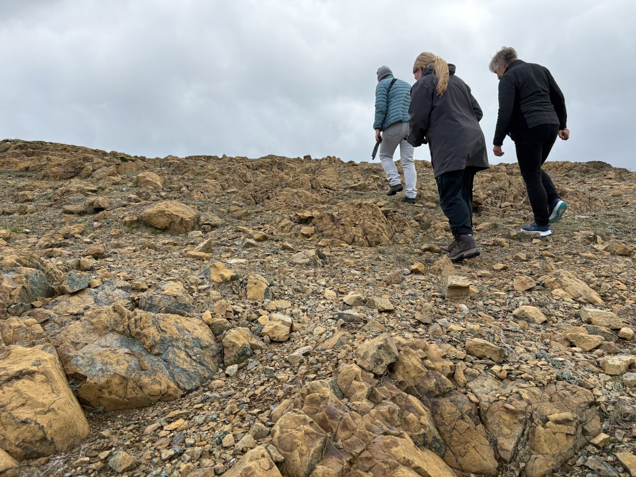 Sharyn, Amelia and Jane on the Keen of Hamar