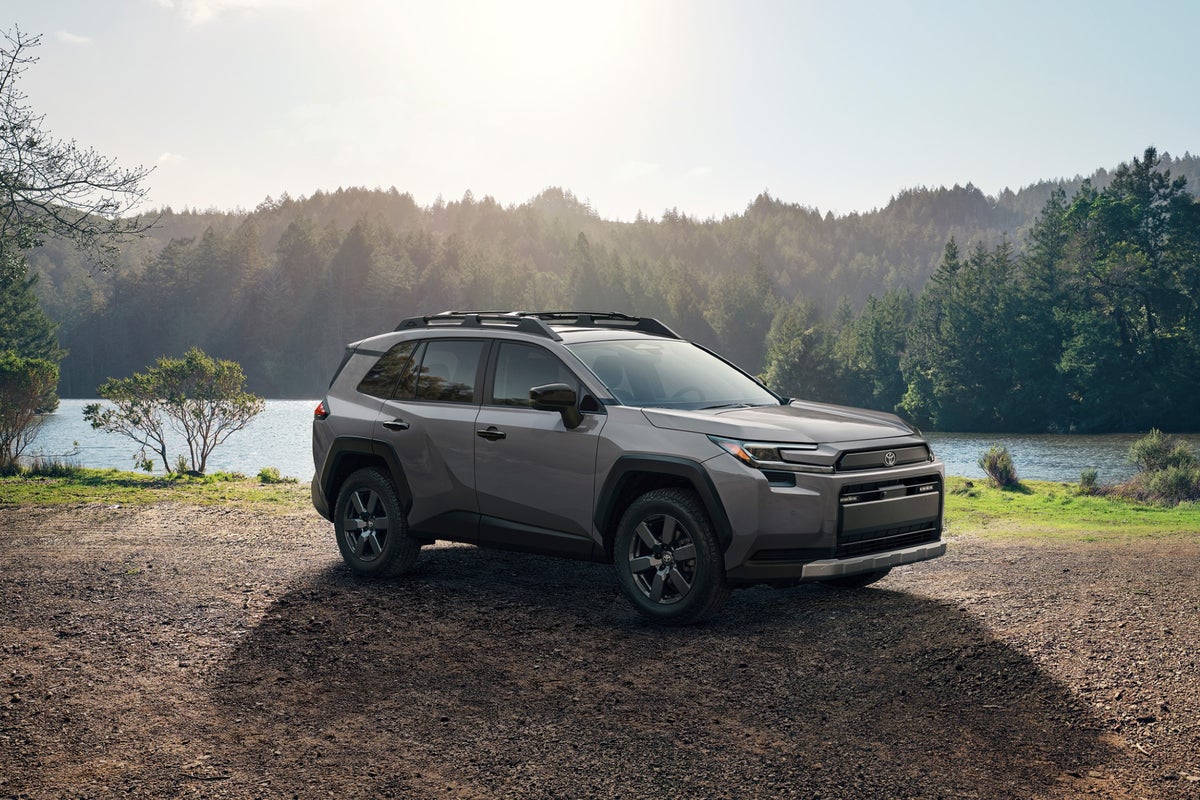 Edmunds lists top SUVs for towing in 2026