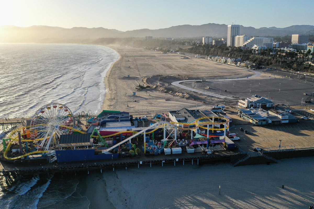 High bacteria levels prompt stay-out-of-the-water warning at Santa Monica Pier and Venice Beach