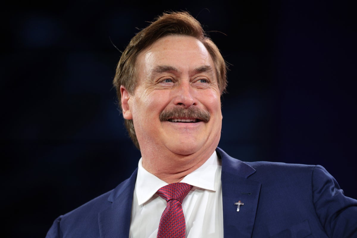 Mike Lindell, Minnesota valiliğine adaylığına odaklanabilmek için MyPillow'dan ayrıldı
