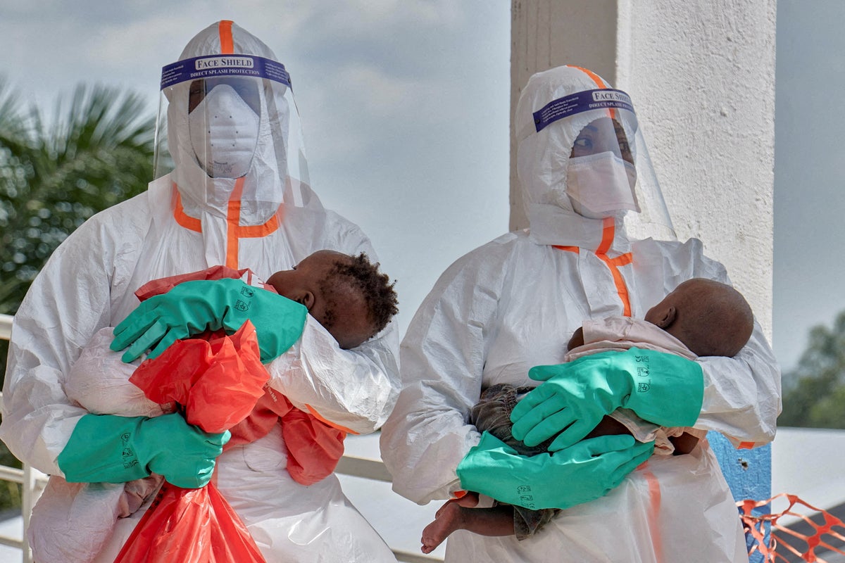 DSÖ, ölü sayısı 1.900'ü aşarken Ebola'nın 'takip edildiği' konusunda uyarıyor: 'Virüs önümüzde'