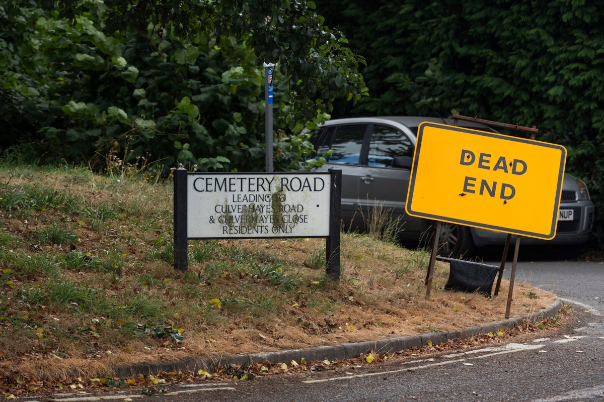 Council apologises after ‘unfortunate’ placement of Dead End sign near cemetery