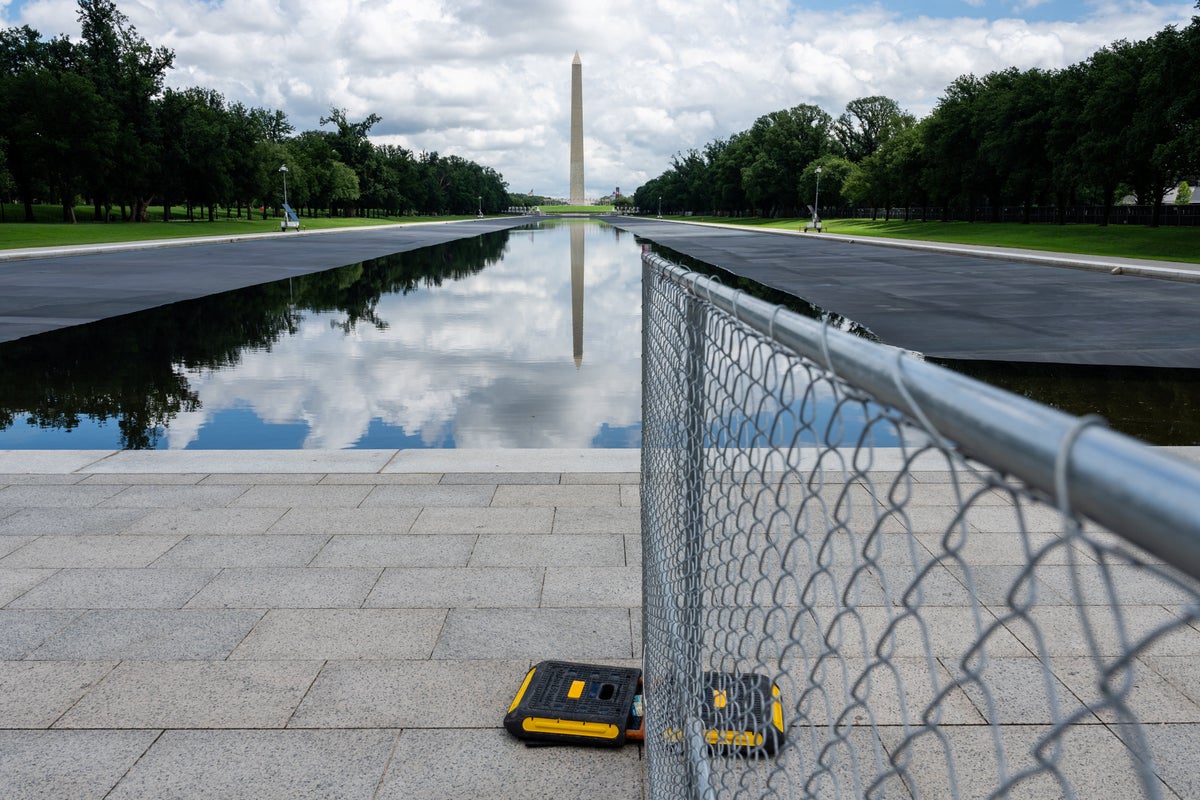 Fencing remains up around the Reflecting Pool despite admission that vandals didn’t cause the damage