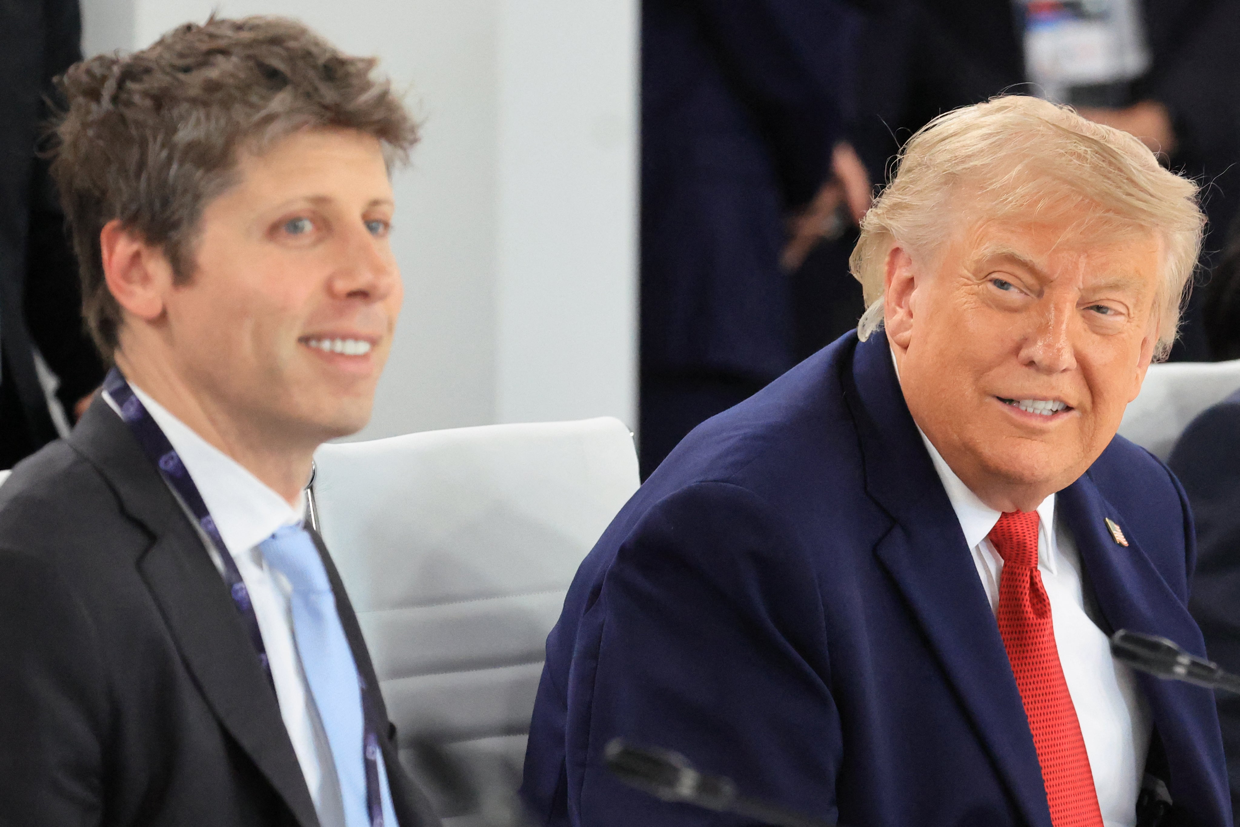 Trump&rsquo;s AI inaction becomes a uniting issue for MAGA and Democrats as Steve Bannon blasts &lsquo;too cozy&rsquo; relationship