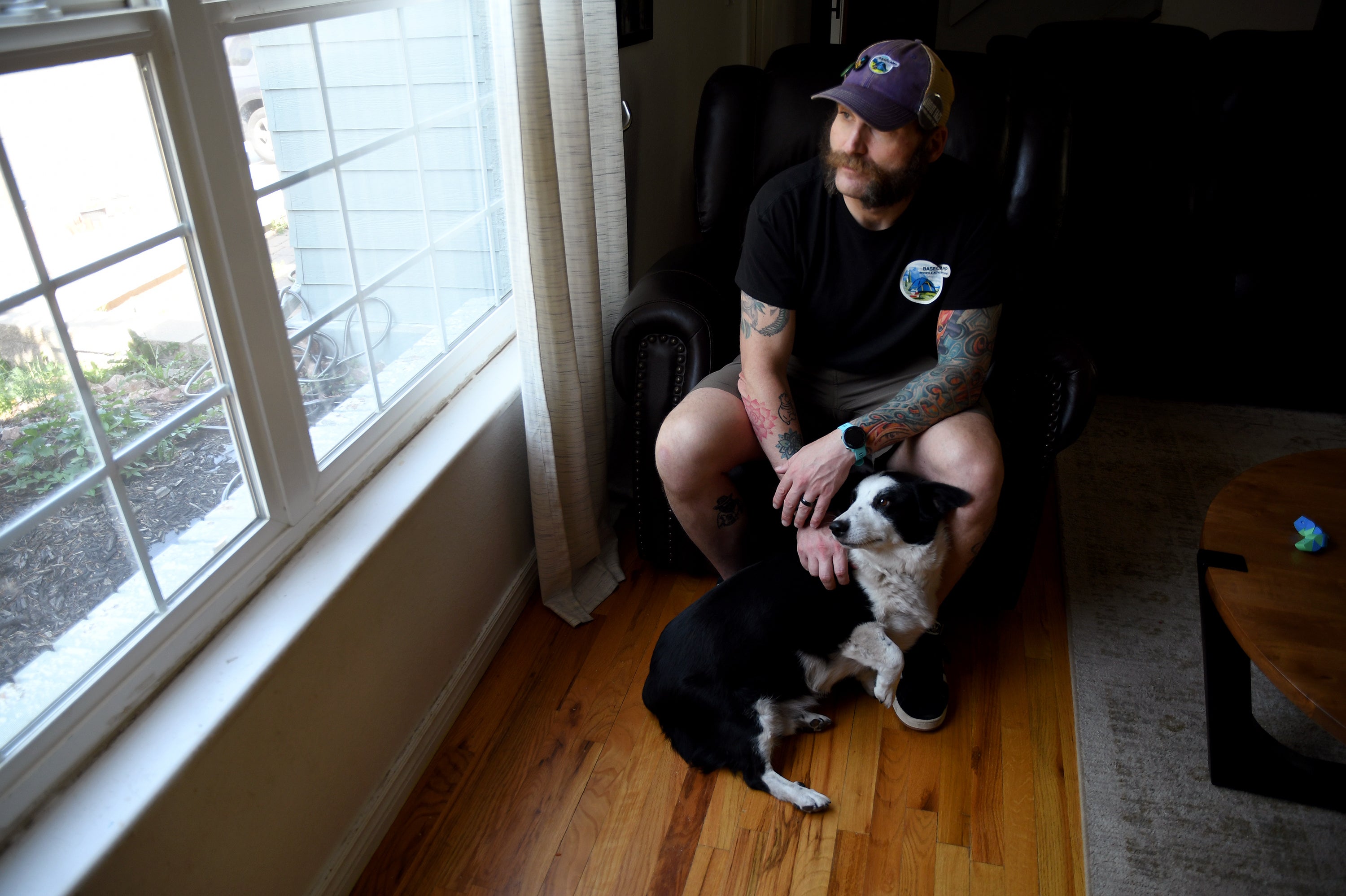 <p>Joe Shearer, quien fue diagnosticado recientemente con traumatismo cerebral como resultado de los combates en Irak, posa para una fotografía en su residencia, el miércoles 5 de agosto de 2026, en Colorado Springs, Colorado</p>