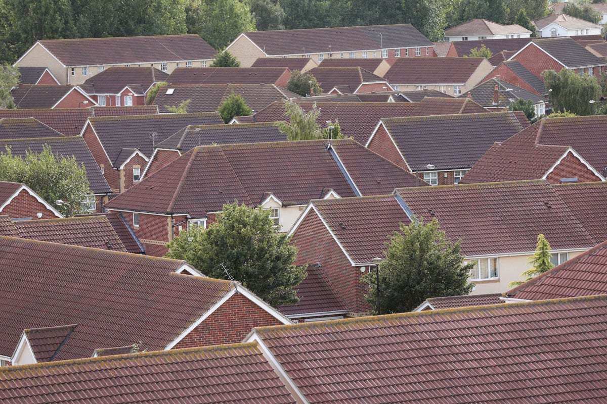 UK house prices stagnant amid high mortgage costs