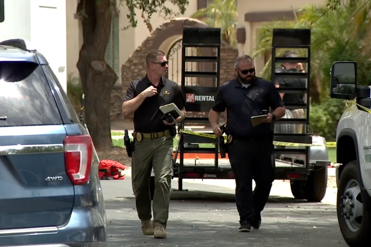 Polis oğullarının ABD'den kaçtığını söylerken kayıp Arizona çiftinin evinde insan kalıntıları bulundu