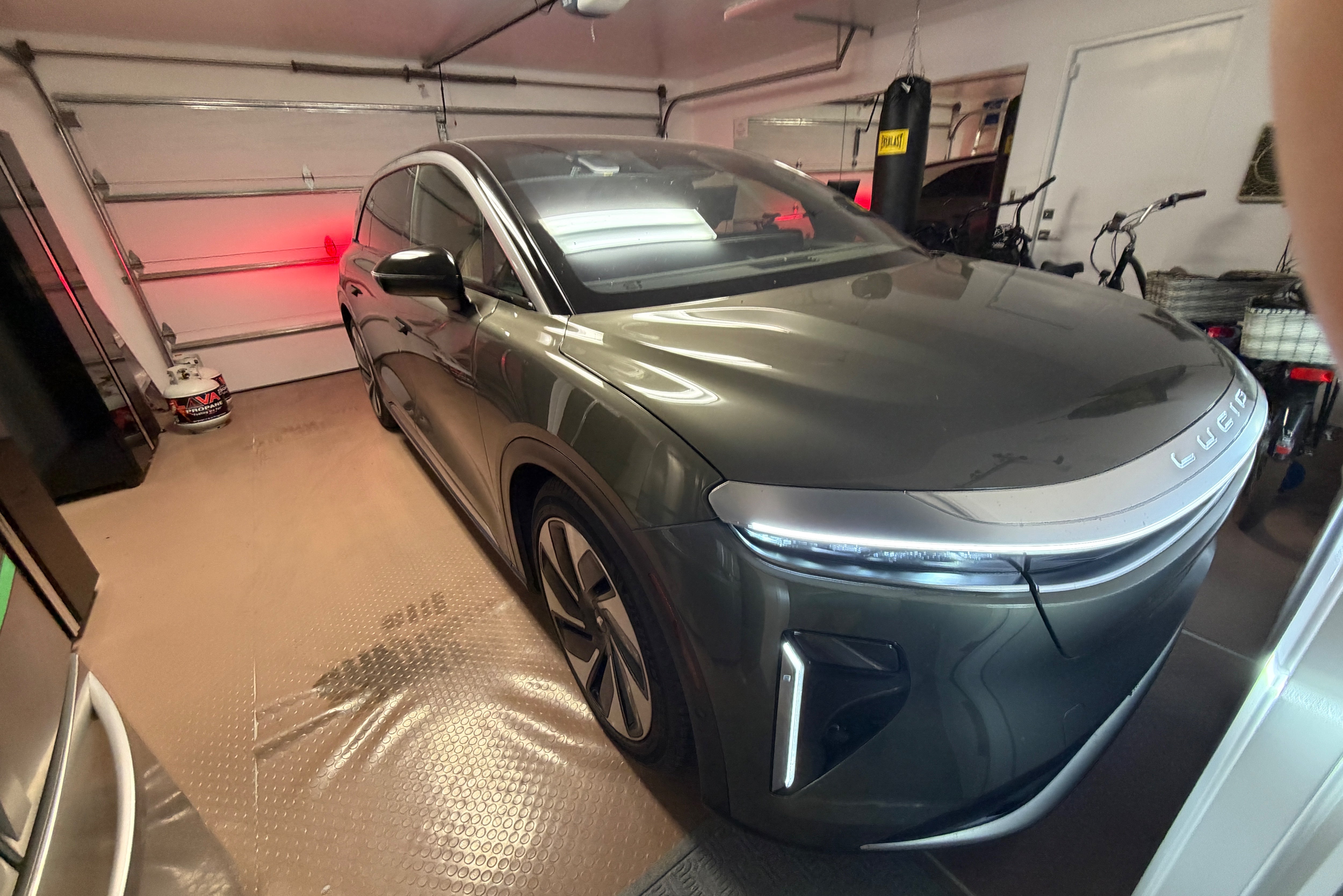 The Lucid Gravity is big, but it still managed to fit inside the garage to keep call in 115 degree heat in Palm Springs (Steve Fowler)