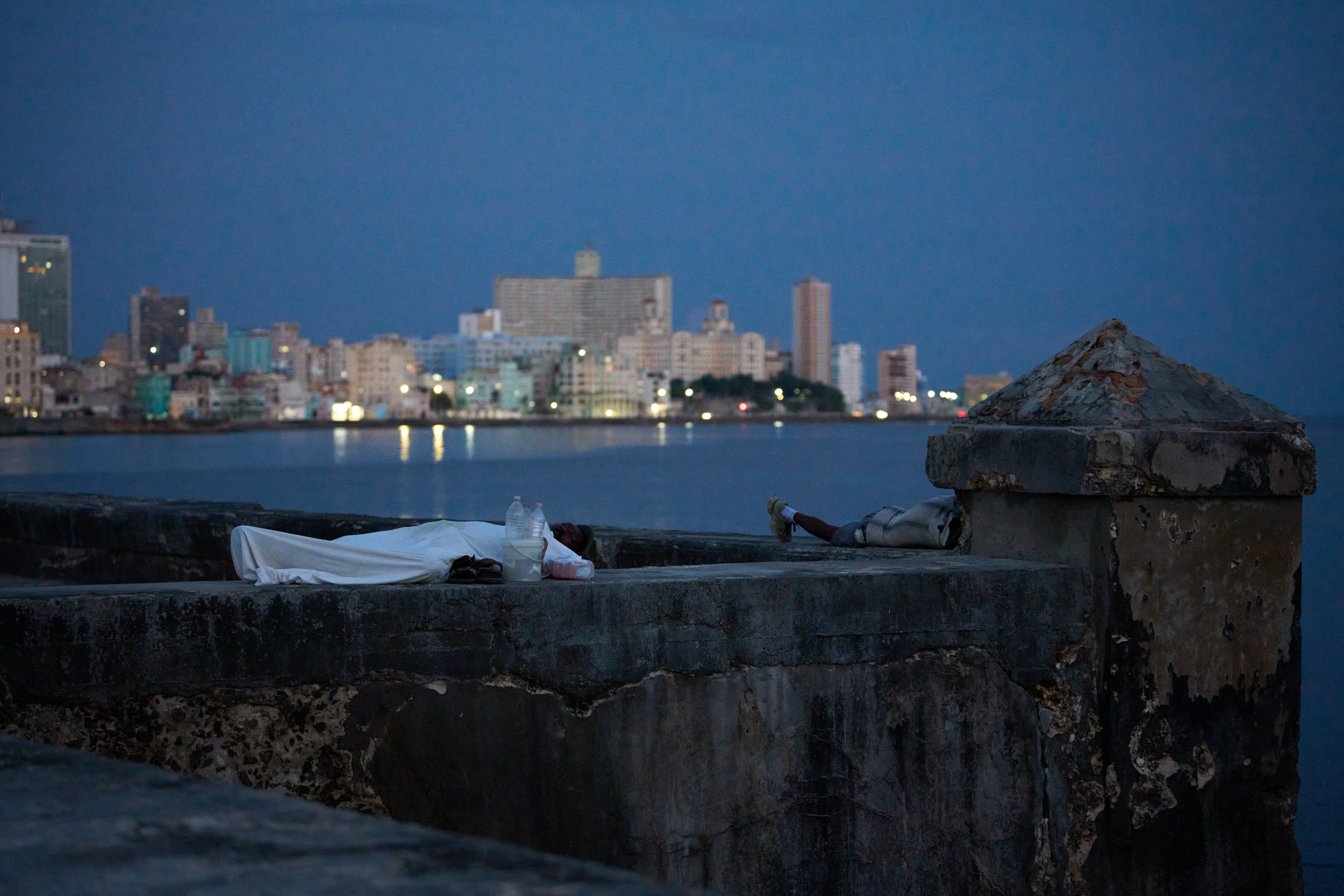 People sleep on the Malecón seawall to escape the heat of their homes during a power outage in Havana, Cuba, Wednesday, Aug. 5, 2026 (AP Photo/Ramon Espinosa)
