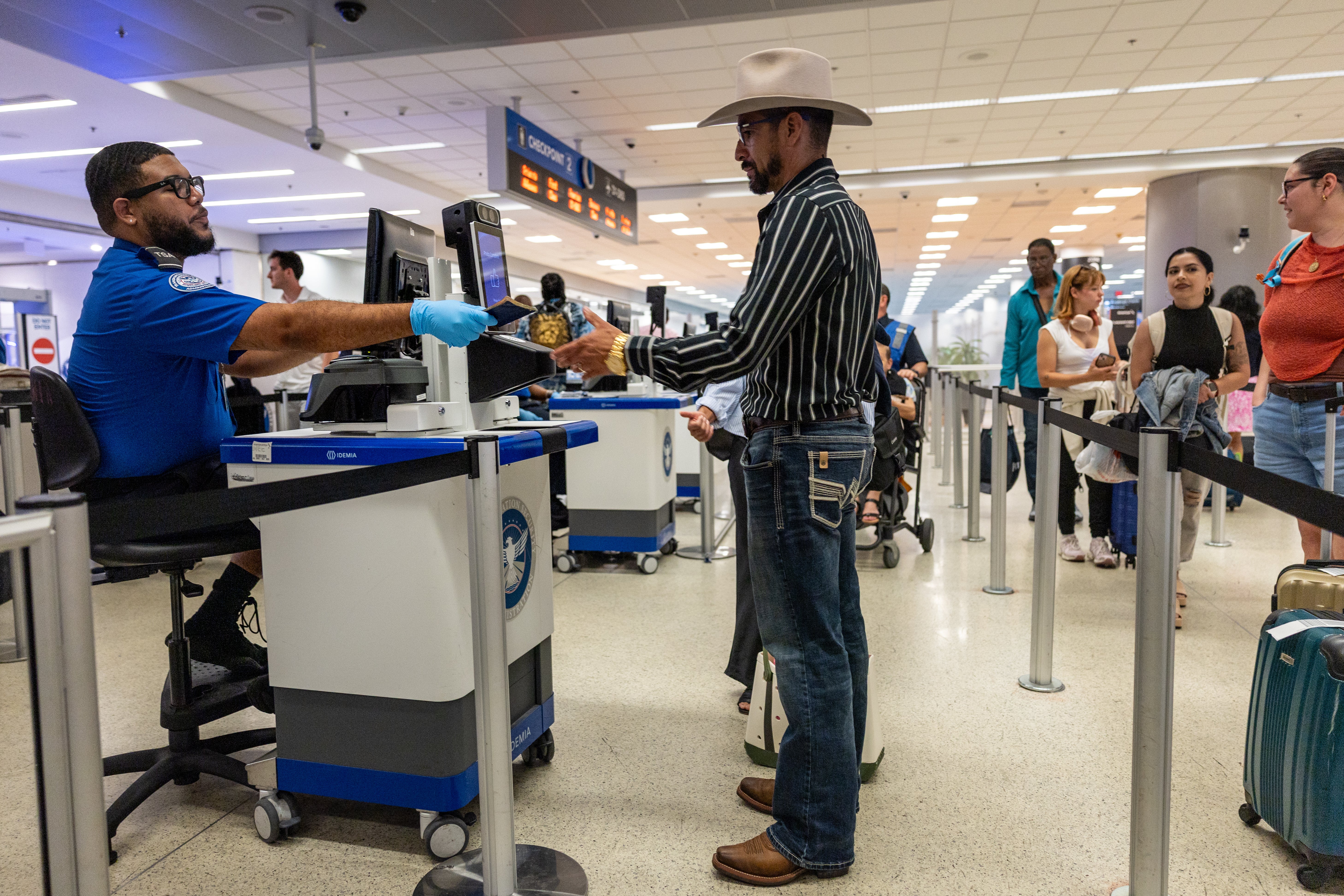 Transportation Security Administration officers will no longer be able to sit while checking IDs at US airport checkpoints, the ​agency and a major union said Tuesday.