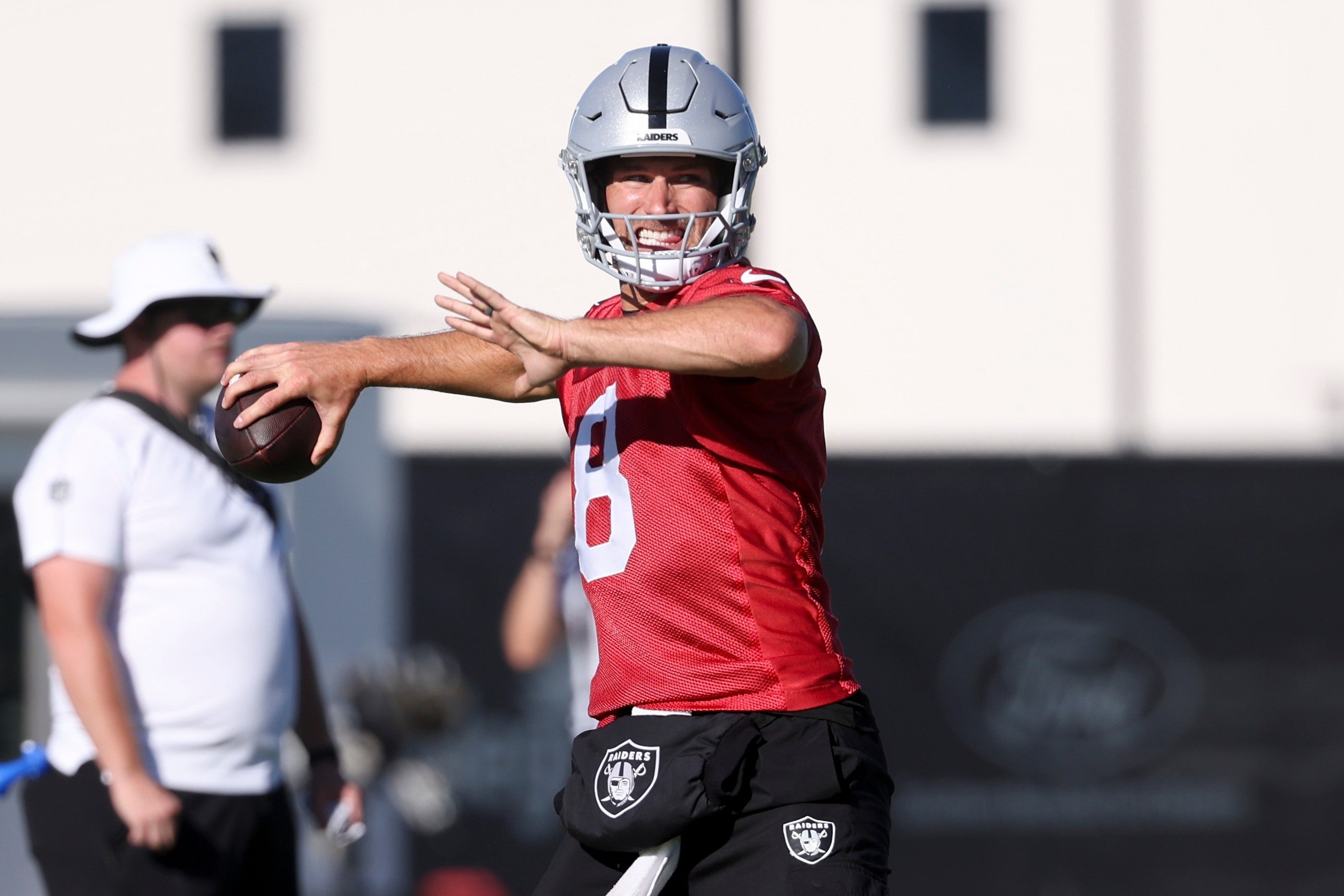 RAIDERS-COUSINS-CROSBY PELEA