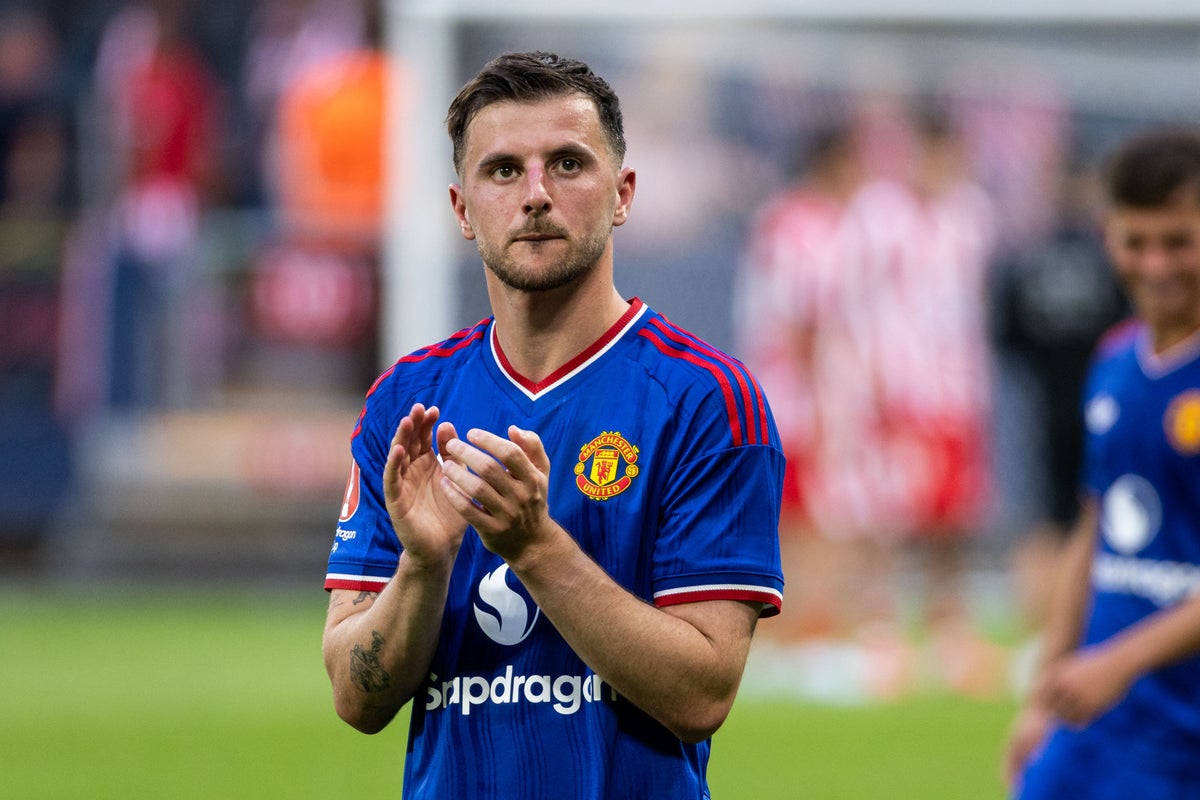 Mason Mount suffers injury scare as Manchester United impress in PSG draw
