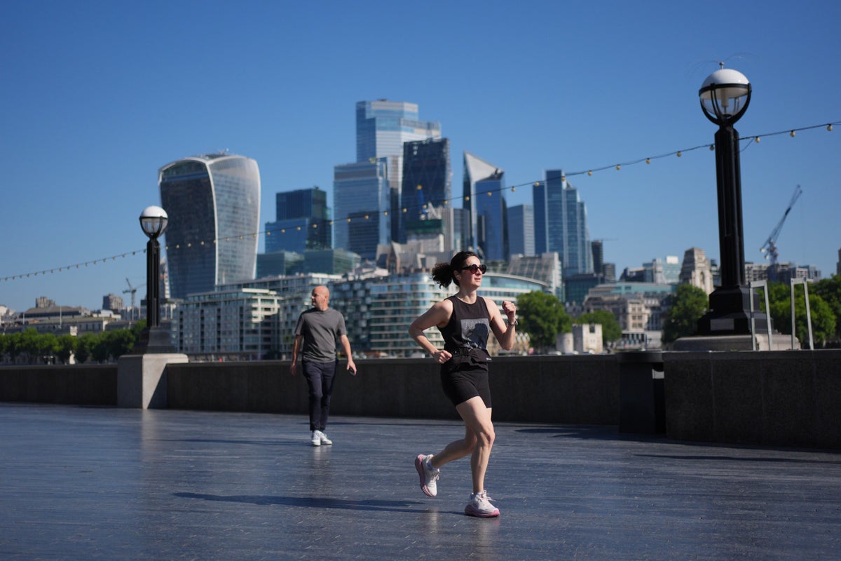 UK economy set for another quarter of growth as &lsquo;big picture&rsquo; shows resilience