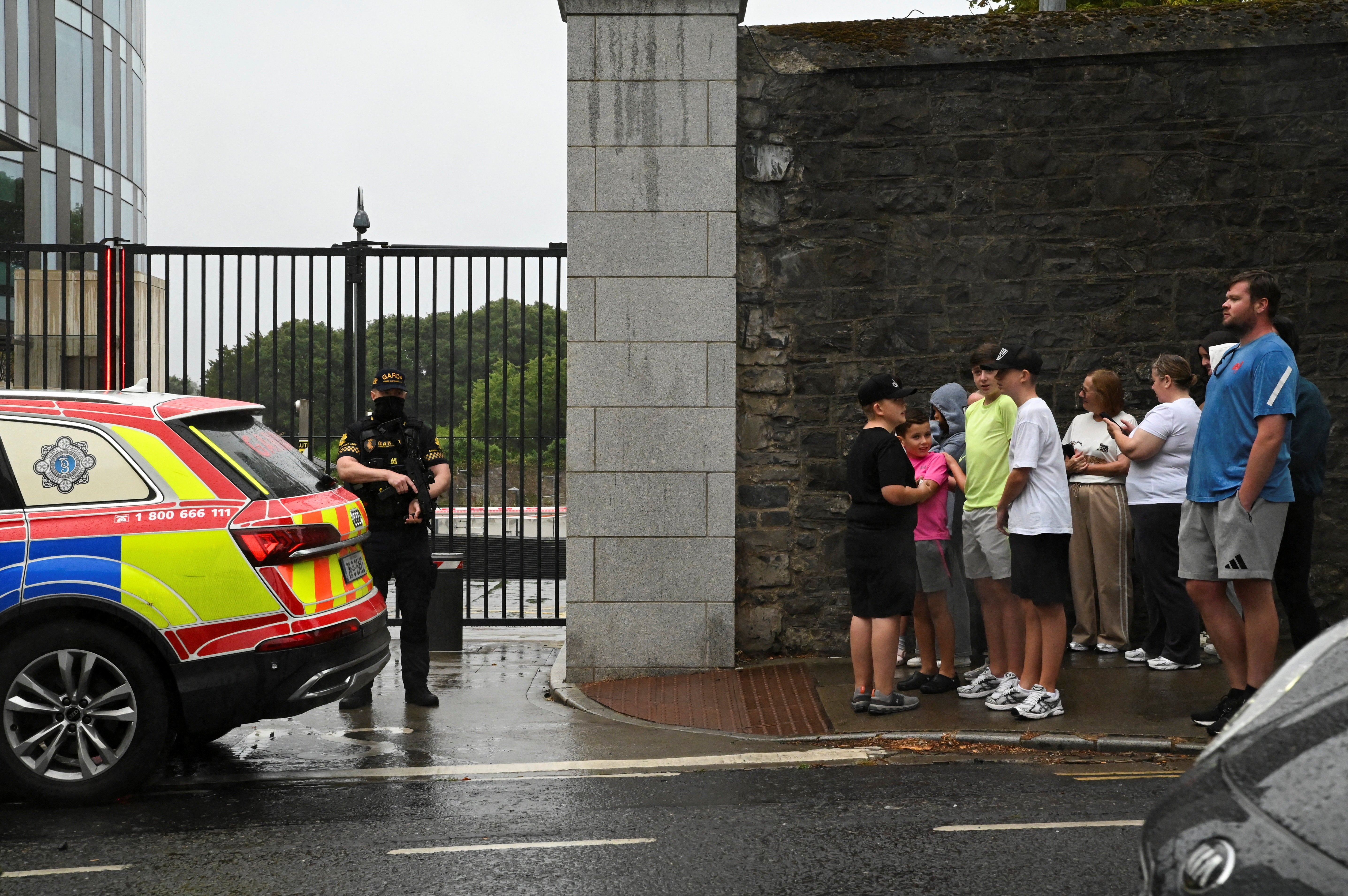 People gather outside the Special Criminal Court where alleged Irish crime gang boss Daniel Kinahan is due to appear on charges of organised criminal activity after being extradited to Ireland from the United Arab Emirates (UAE), in Dublin, Ireland, August 9, 2026. REUTERS/Natalia Campos (Reuters)