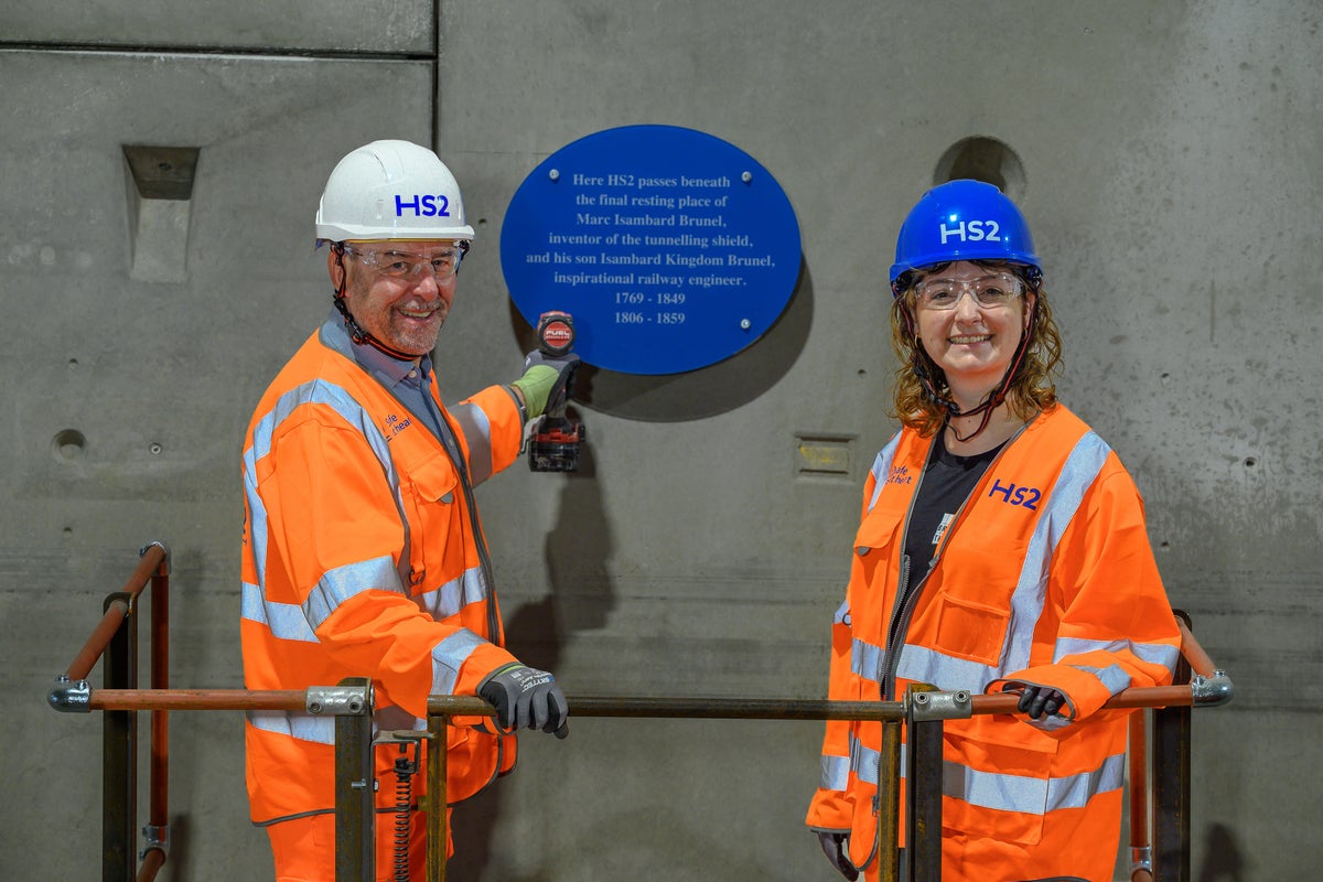 HS2 installs blue plaque 40 metres under Brunel family tomb HS2 installs blue plaque 40 metres under Brunel family tomb
