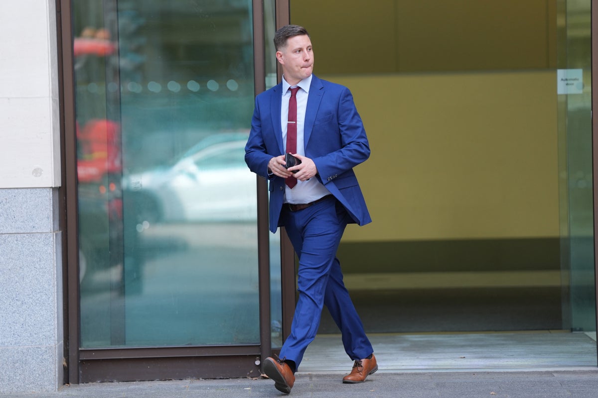Met police detective stalked former partner and ‘persistently’ sent her messages