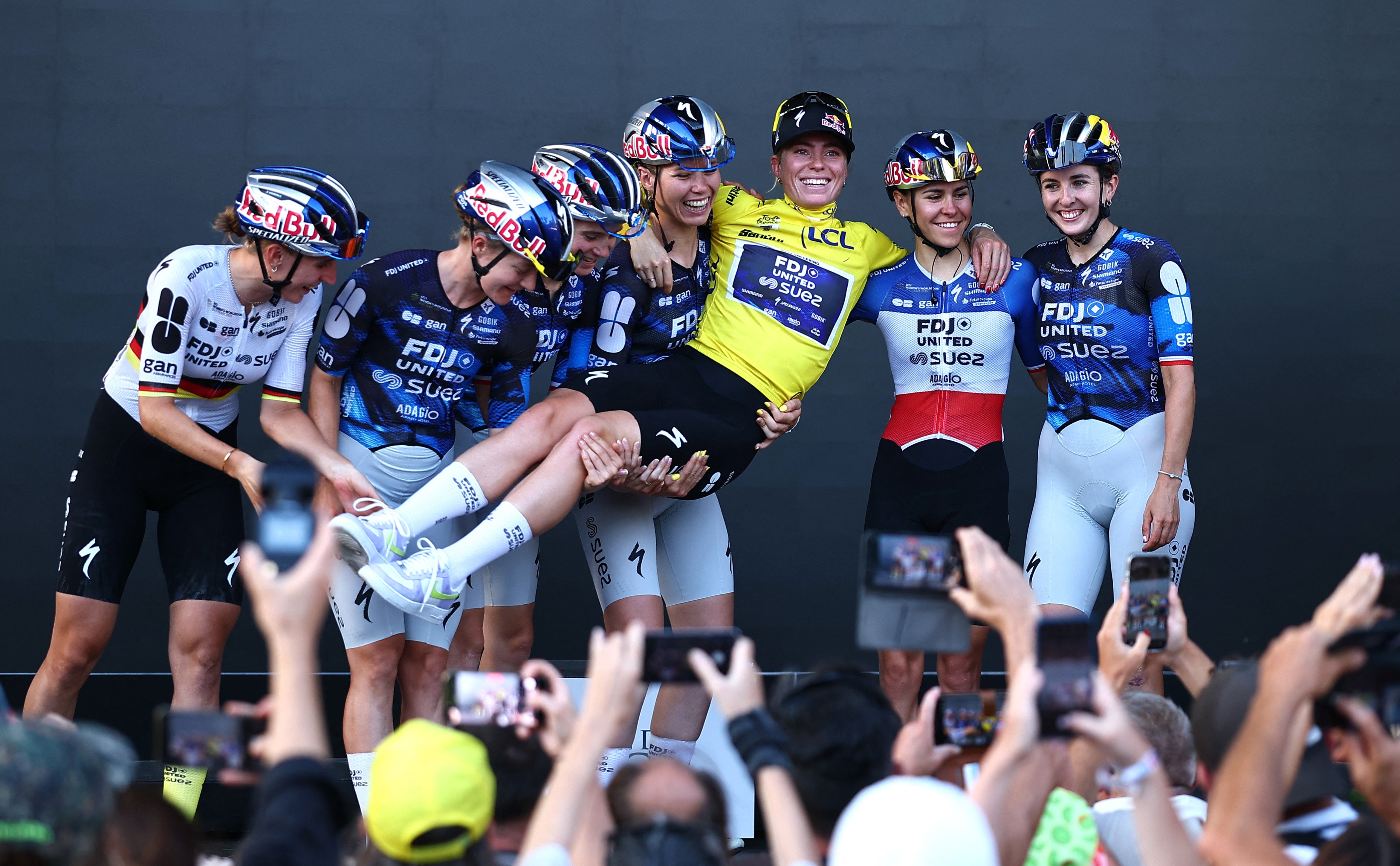 Vollering celebrated with her teammates after winning three stages and the overall