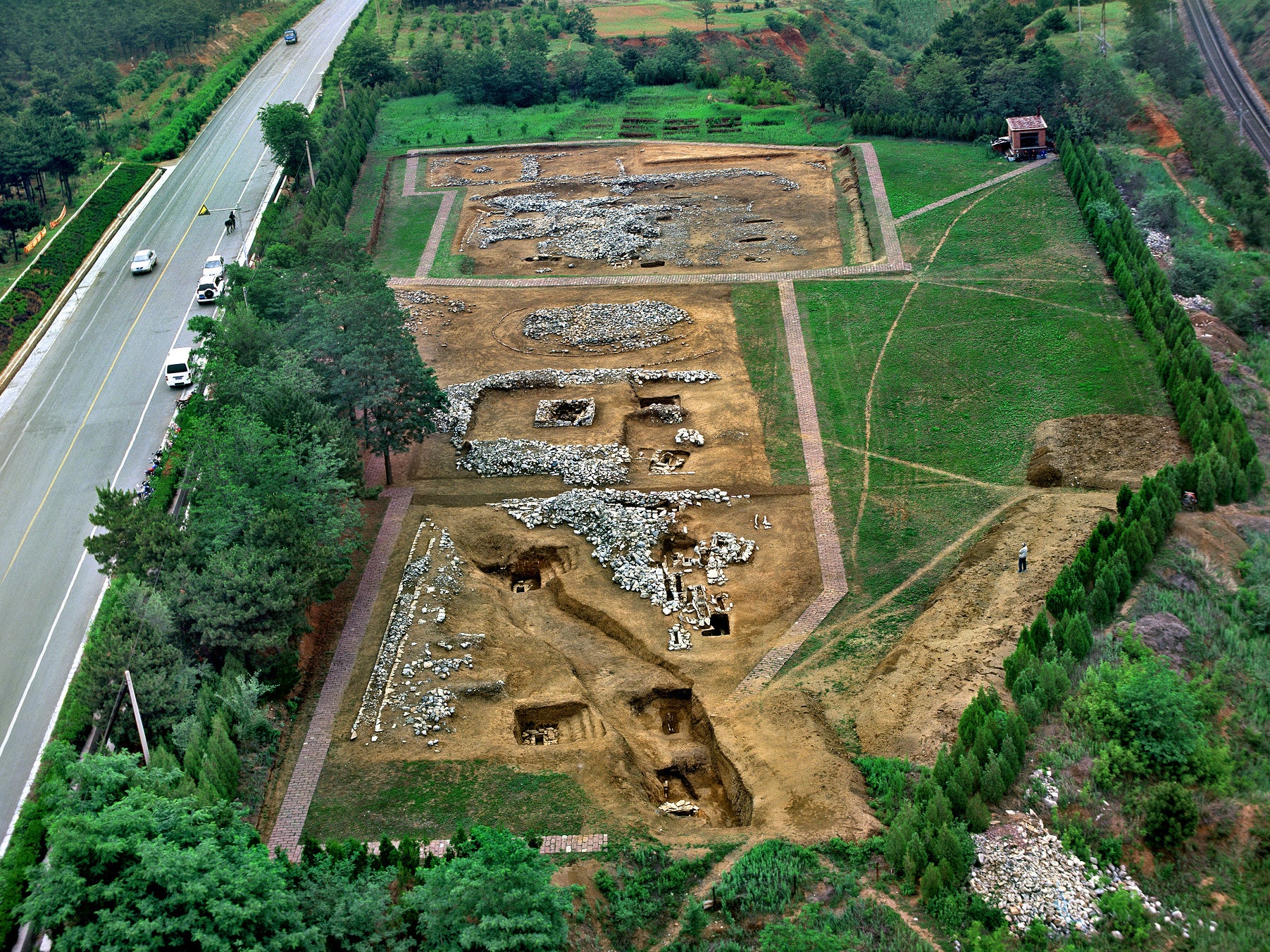 Scholars discuss study of prehistoric cultures