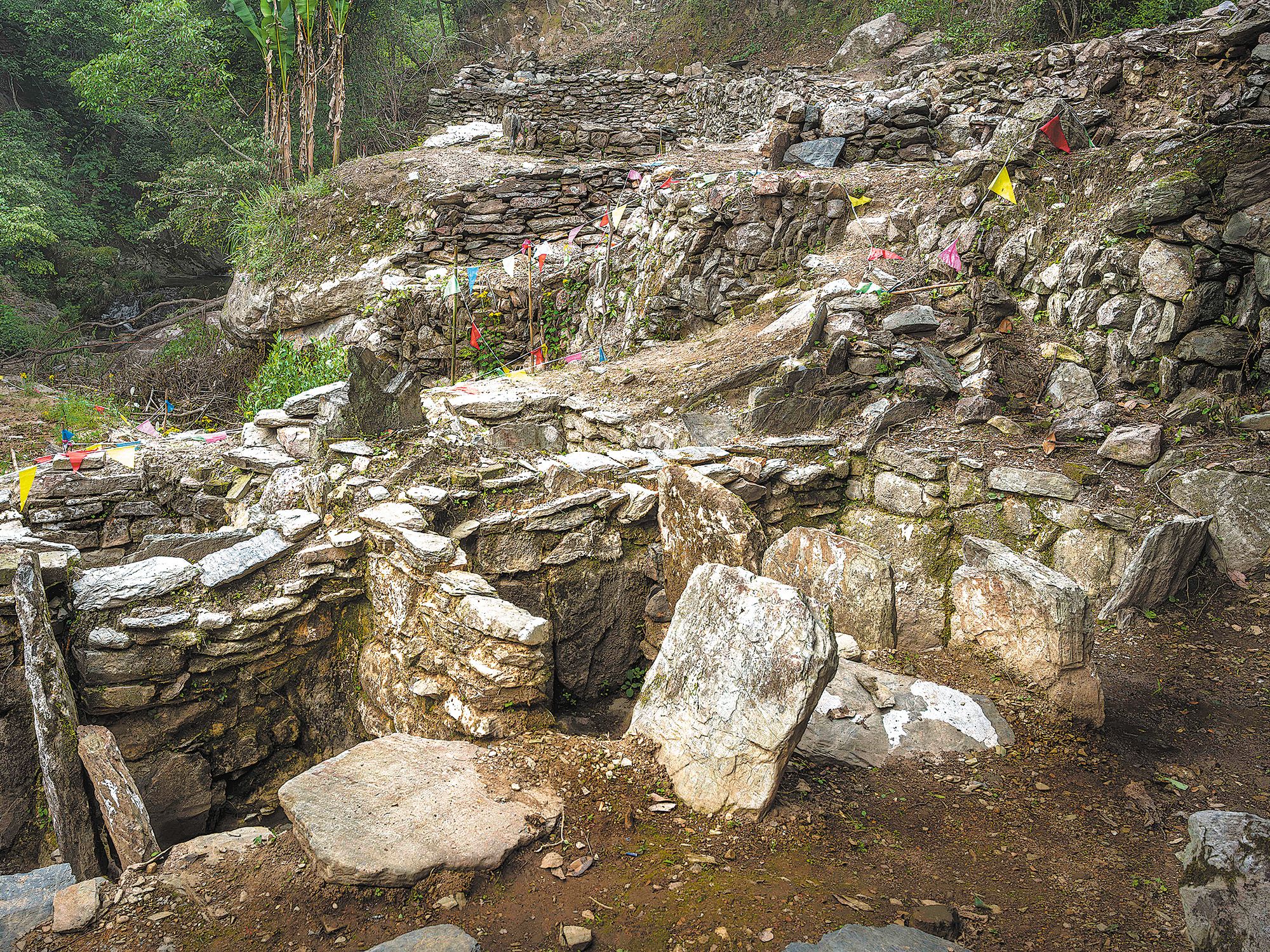 The porcelain stone processing remains at the Xiaowuli site in Jingdezhen