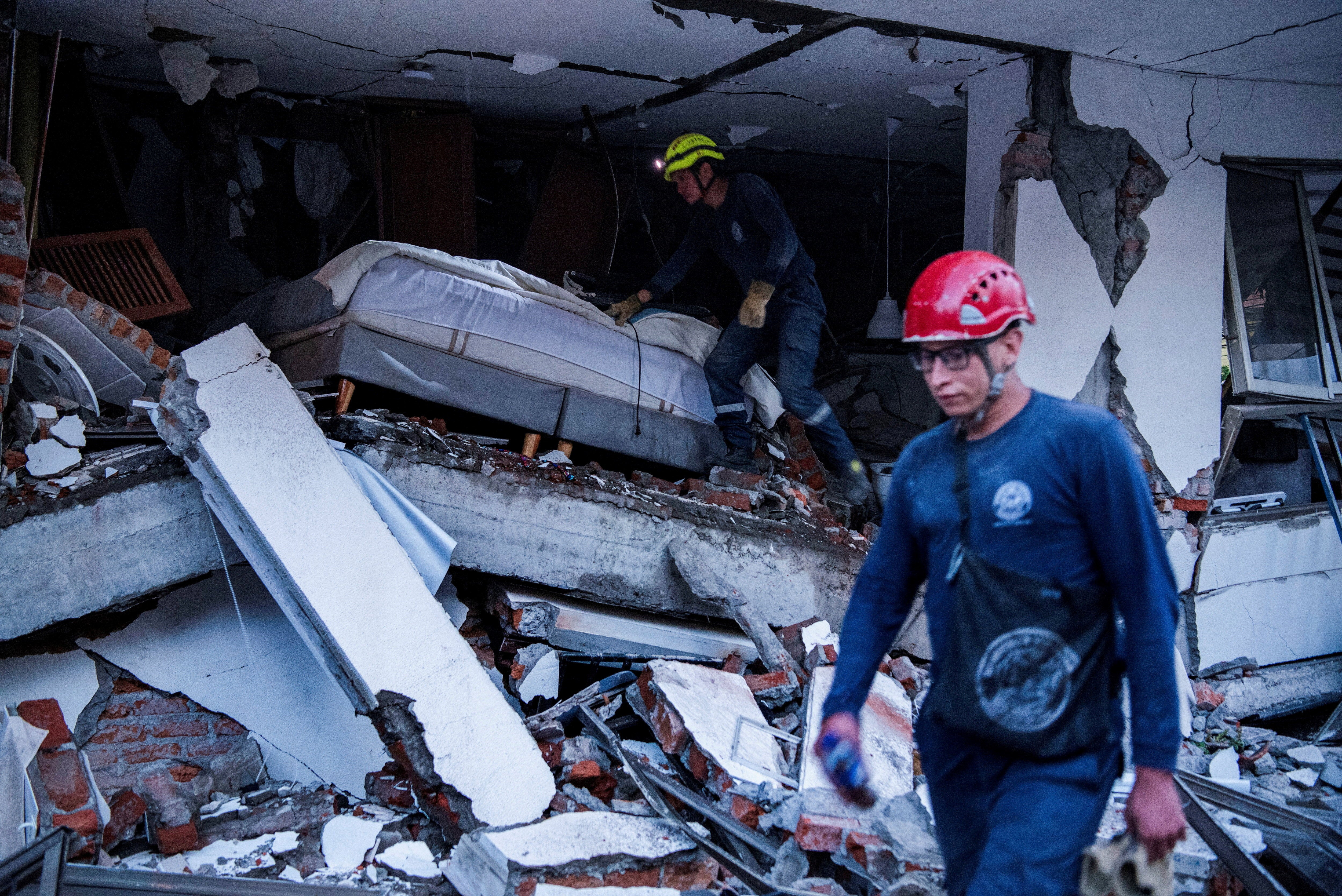 Colombia earthquake death toll rises to 164 as 7.4-magnitude tremor near San José del Palmar collapses buildings; UK advises against travel after six airports close