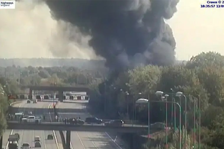 Huge fire breaks out next to M25 as motorway shut