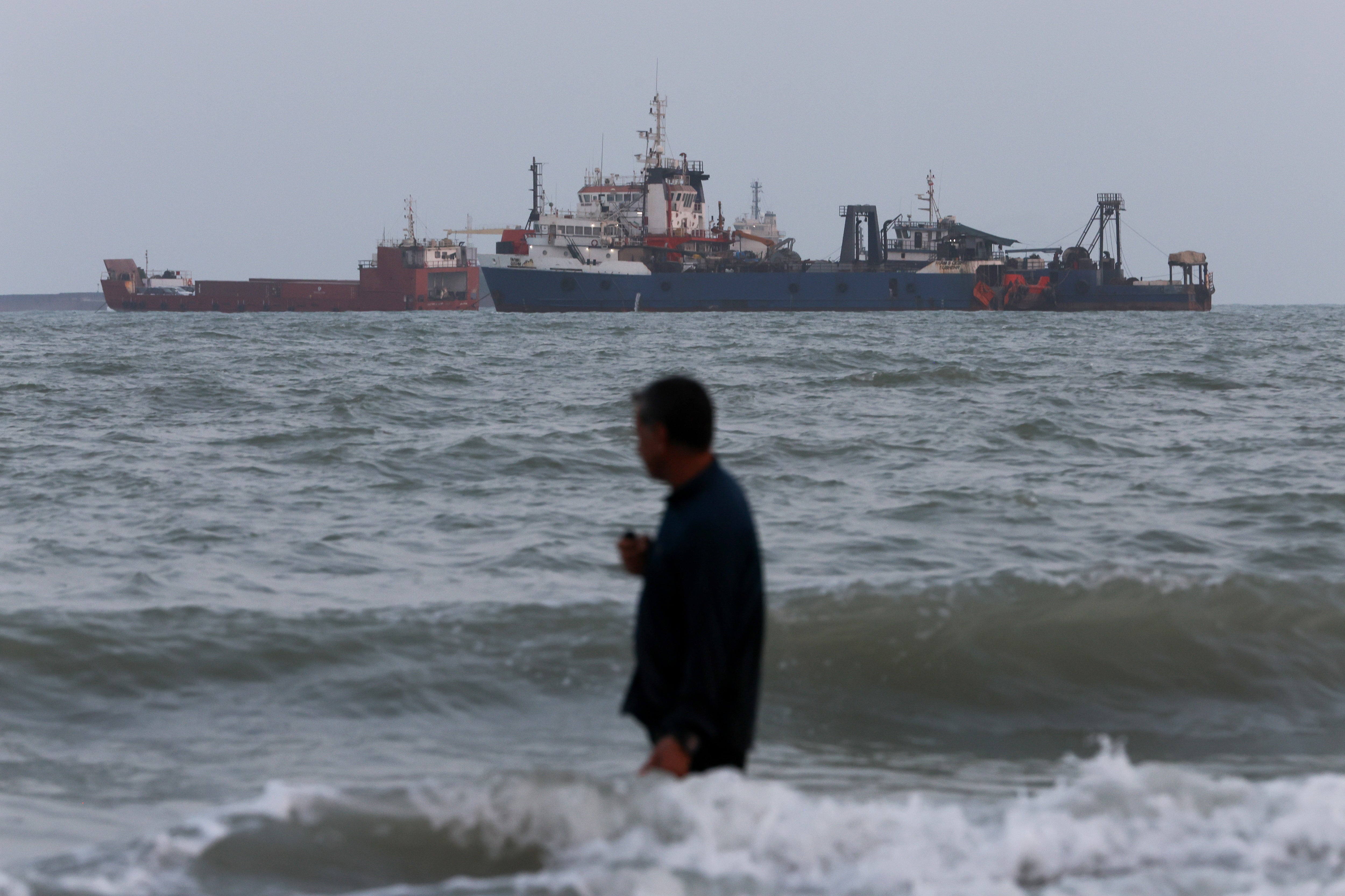 independent.co.uk - Alisha Rahaman Sarkar - Global oil supply under threat as Iran war sees stockpiles plummet