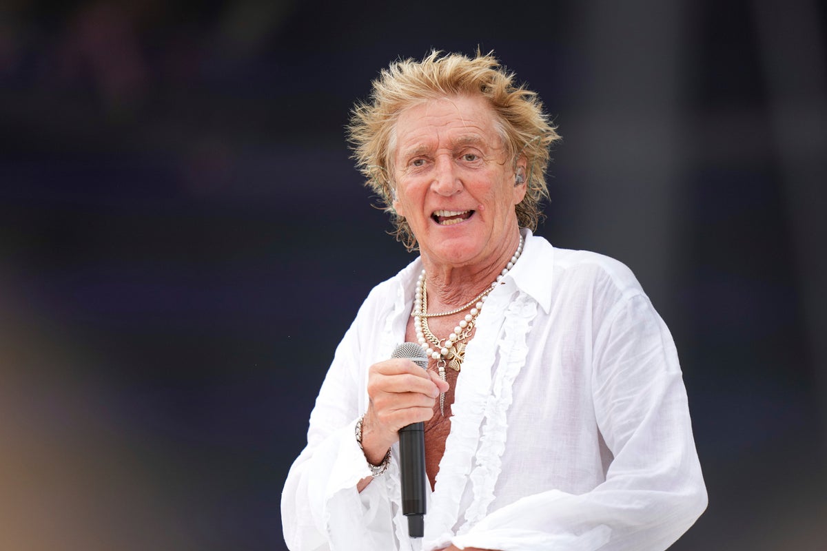 Rod Stewart cancels all 2026 tour dates after undergoing heart surgery