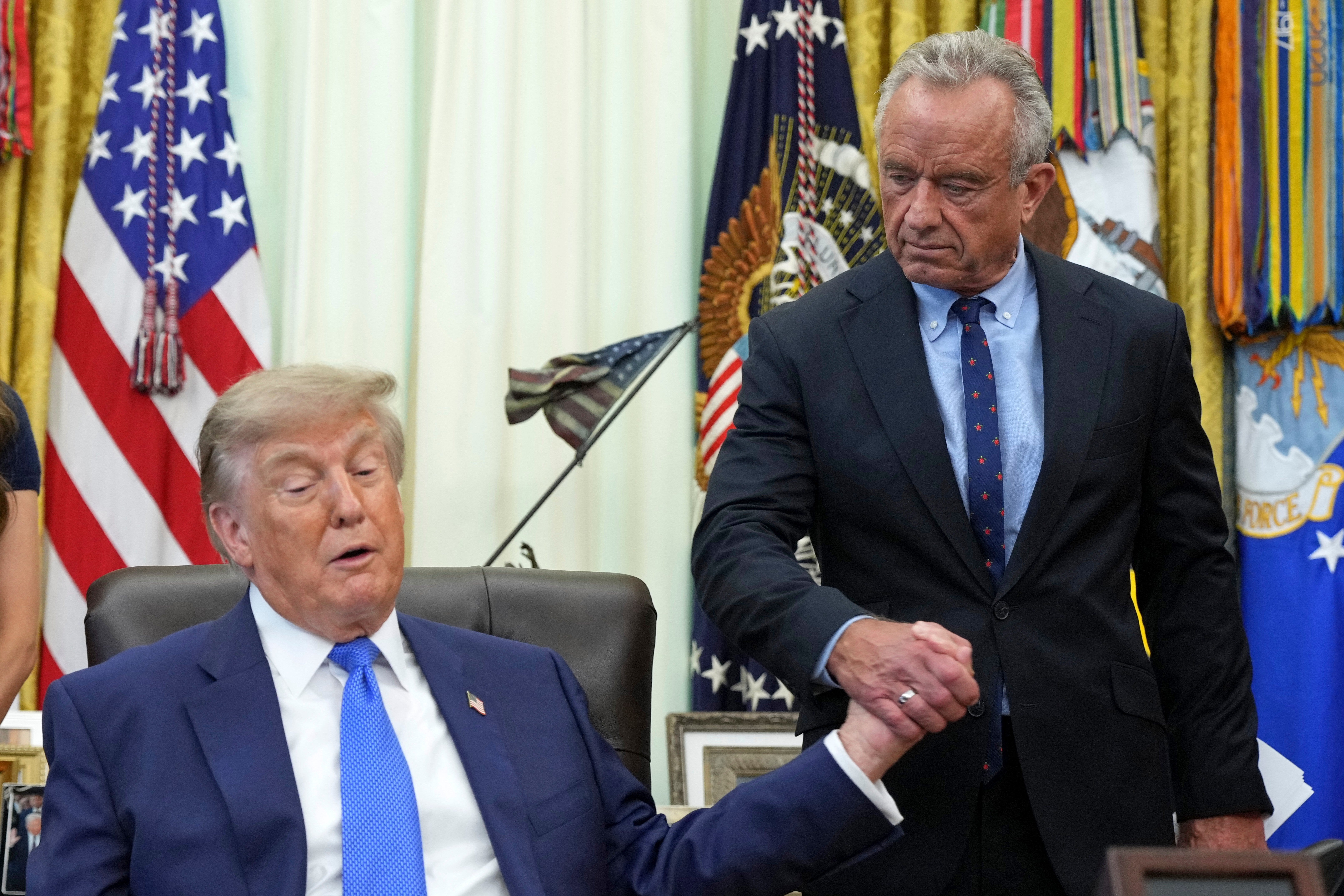 TRUMP-VACUNAS-EDUCACIÓN