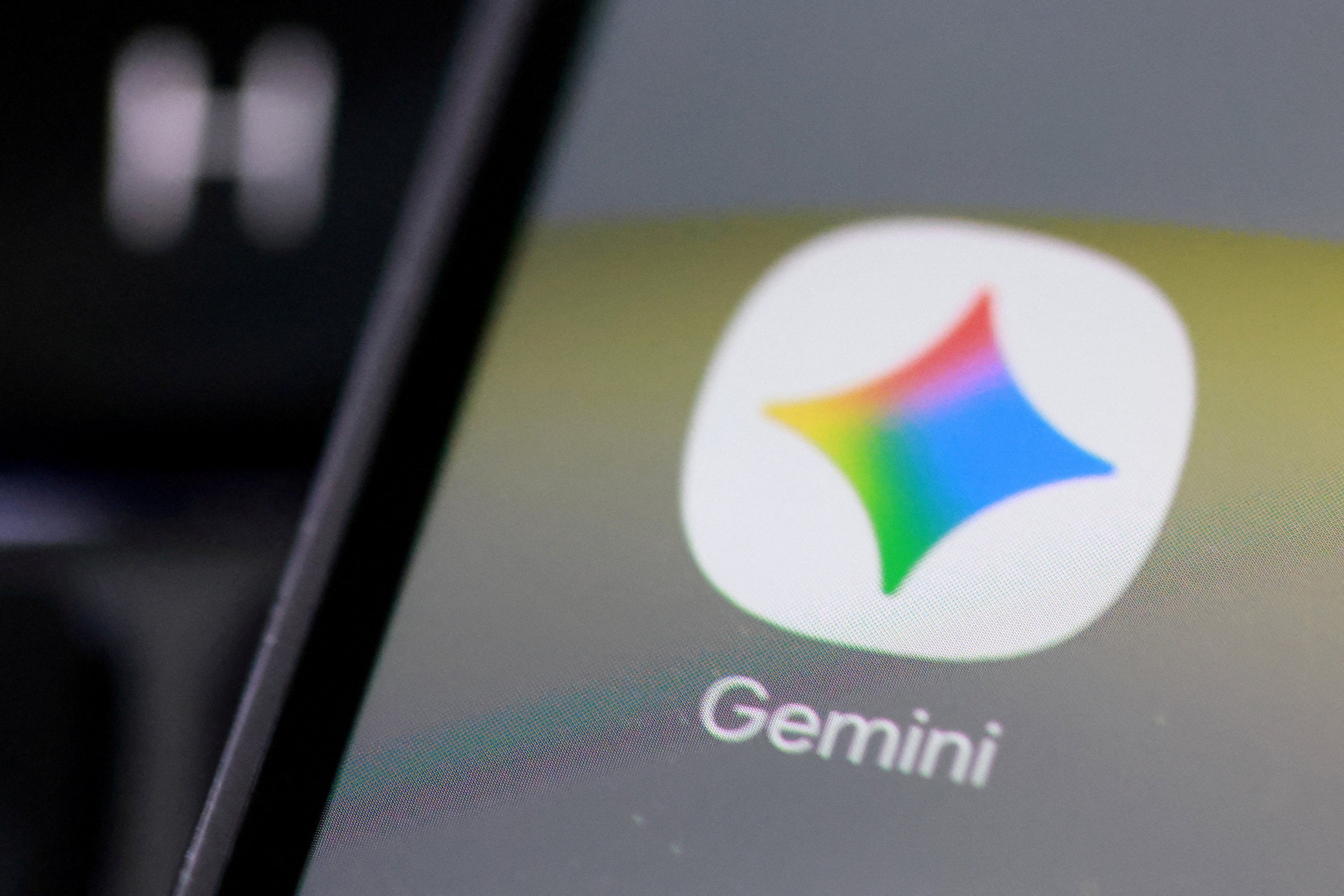 Gemini catches ChatGPT, passing 1 billion users in record time