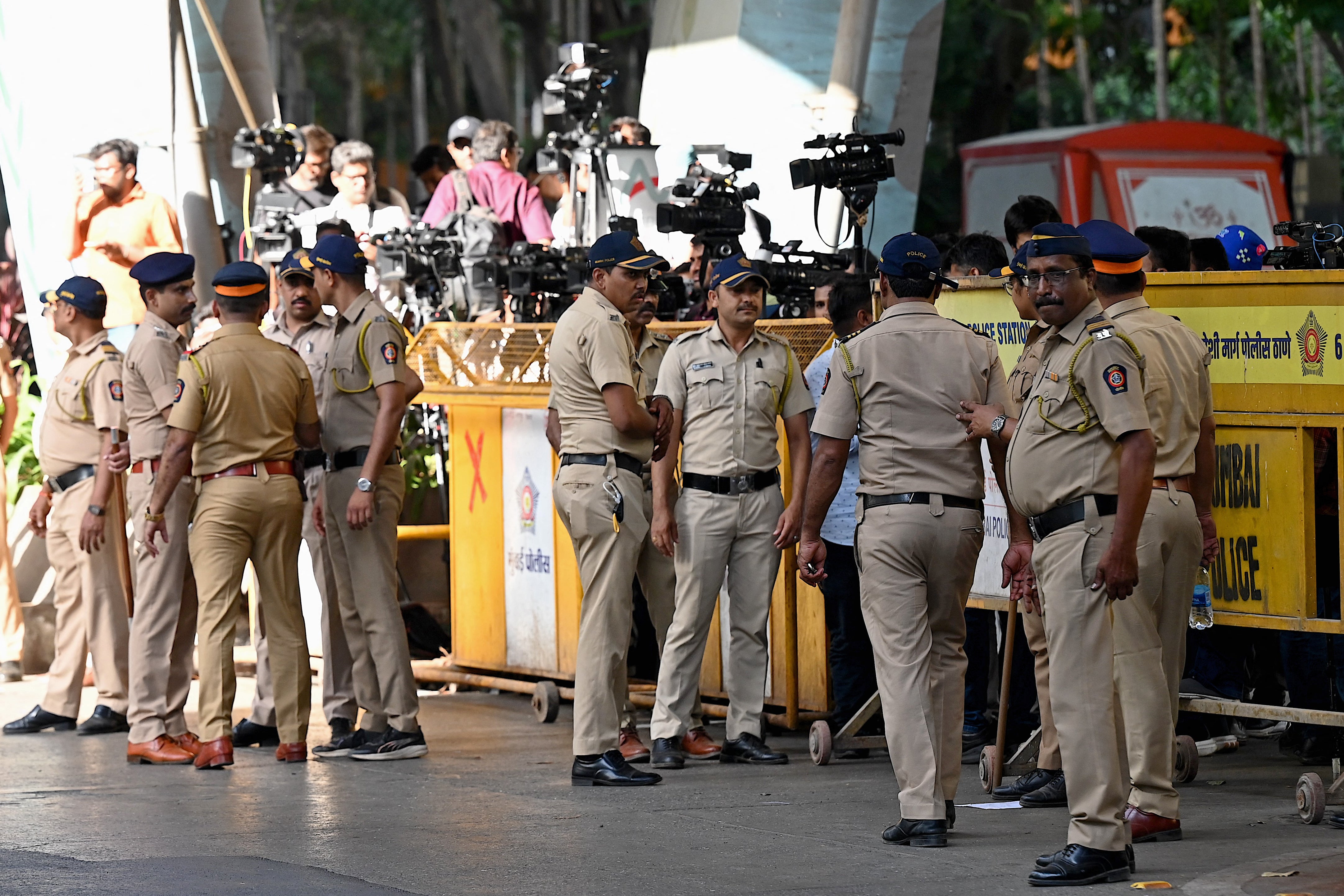 Representative: Police personnel standing outside a barricade in Maharashtra