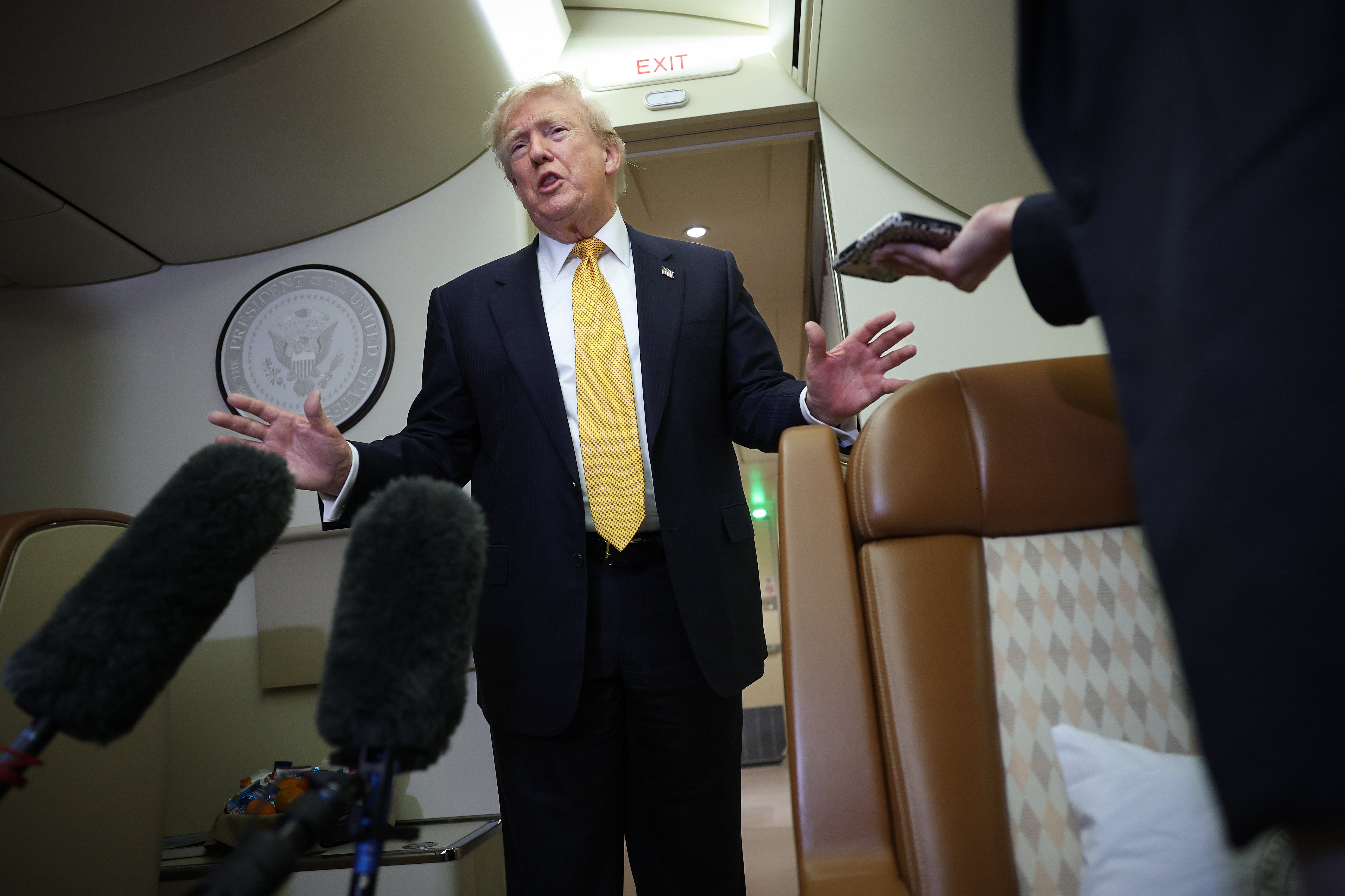 Trump boarded Air Force One again in the UK with reporters none the wiser