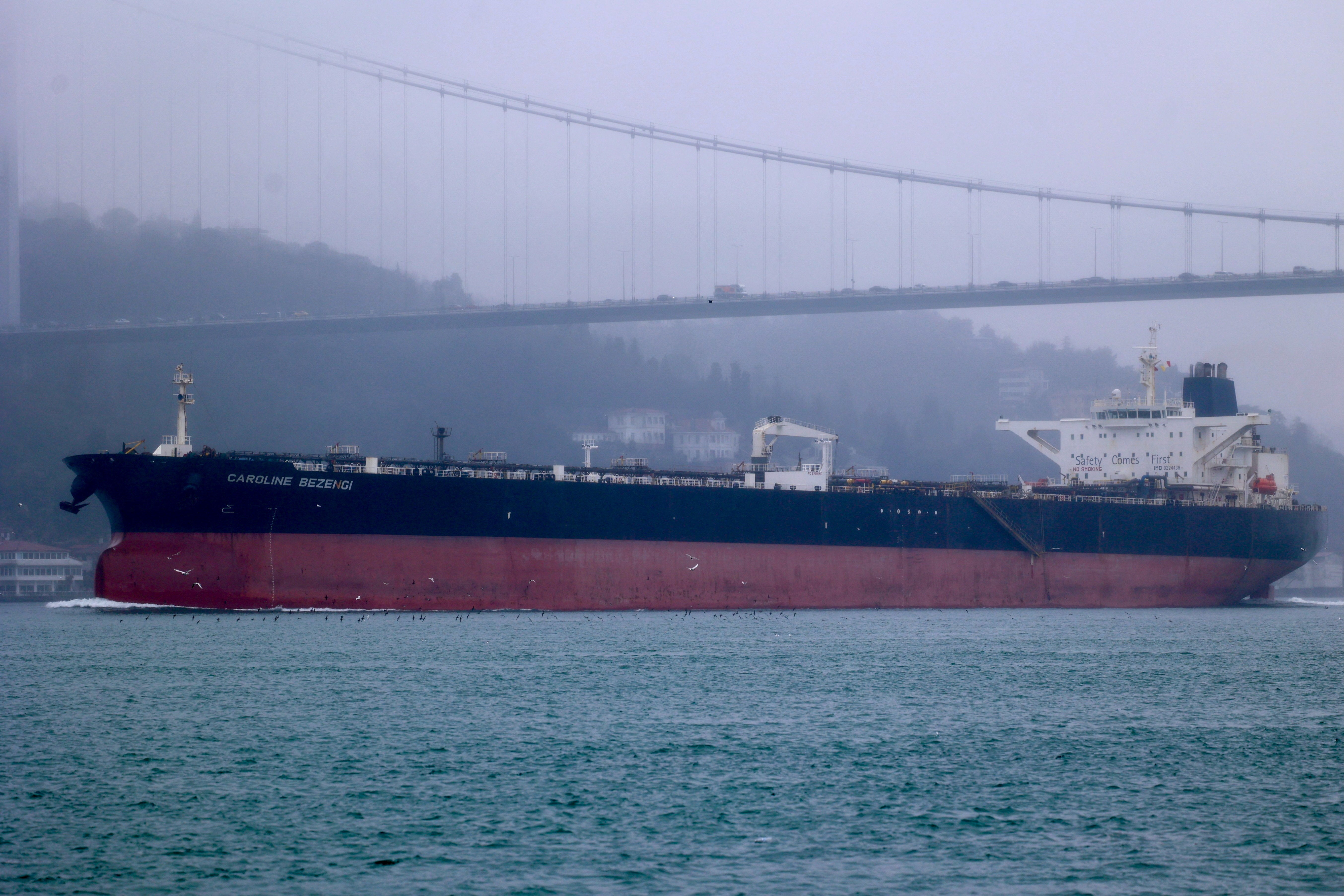 Oil spill off Oman reaches mainland as recovery efforts impacted by war zone