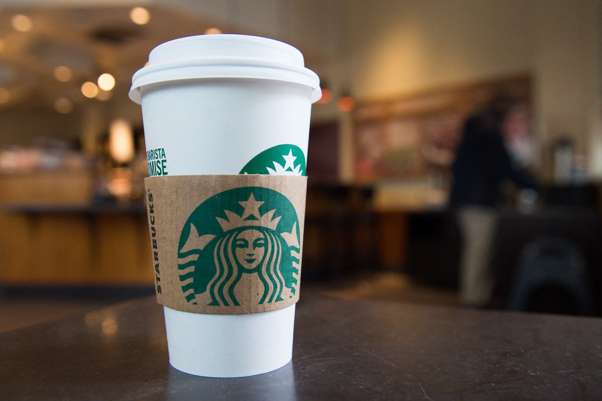 Starbucks müşterisi, sıcak çay dökülmesinden dolayı 'cinsel organlarında zayıflatıcı sinir hasarı' nedeniyle dava açtı