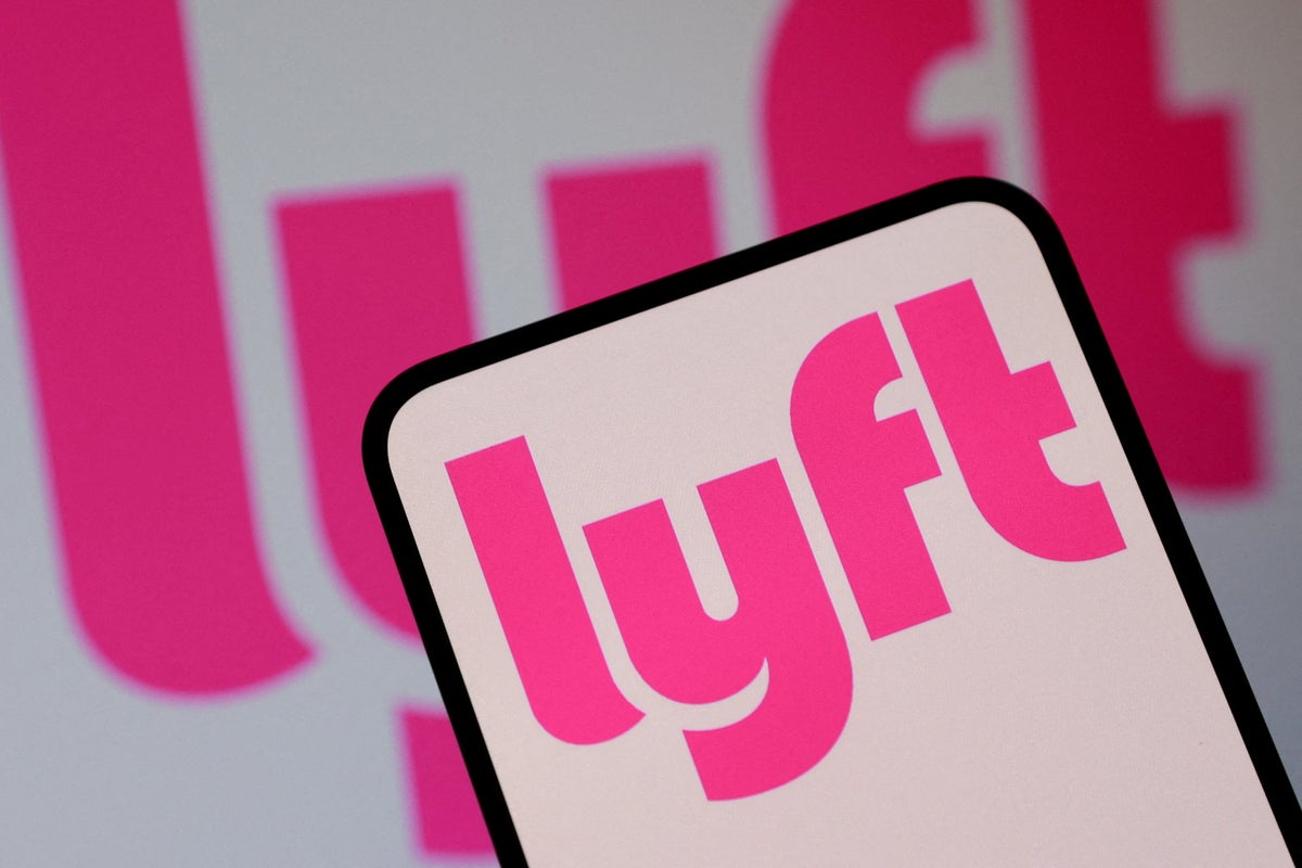 Nevada man sues Lyft after driver allegedly drags him 300 feet by wedding ring