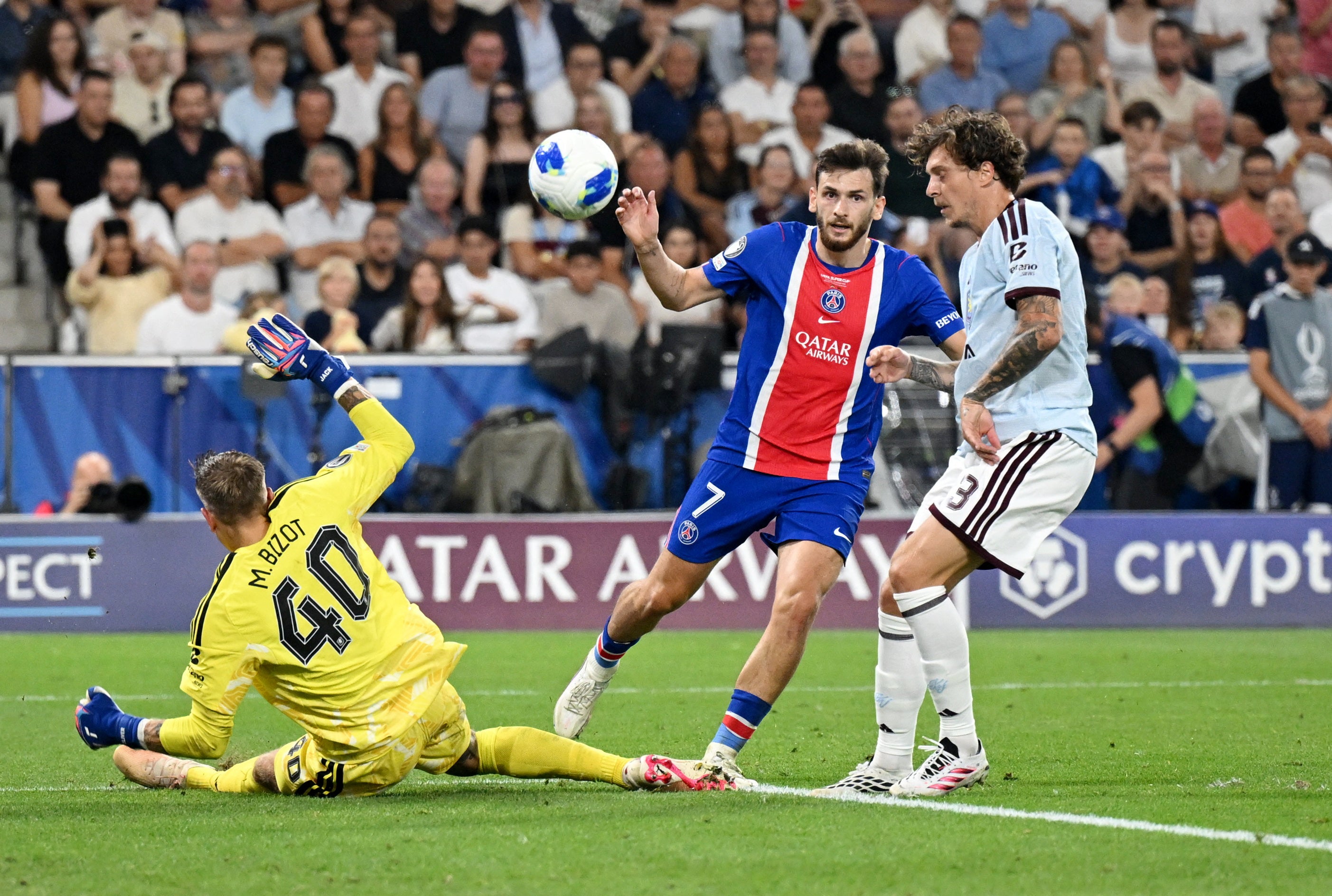 Khvicha Kvaratskhelia put PSG into the lead in the first half