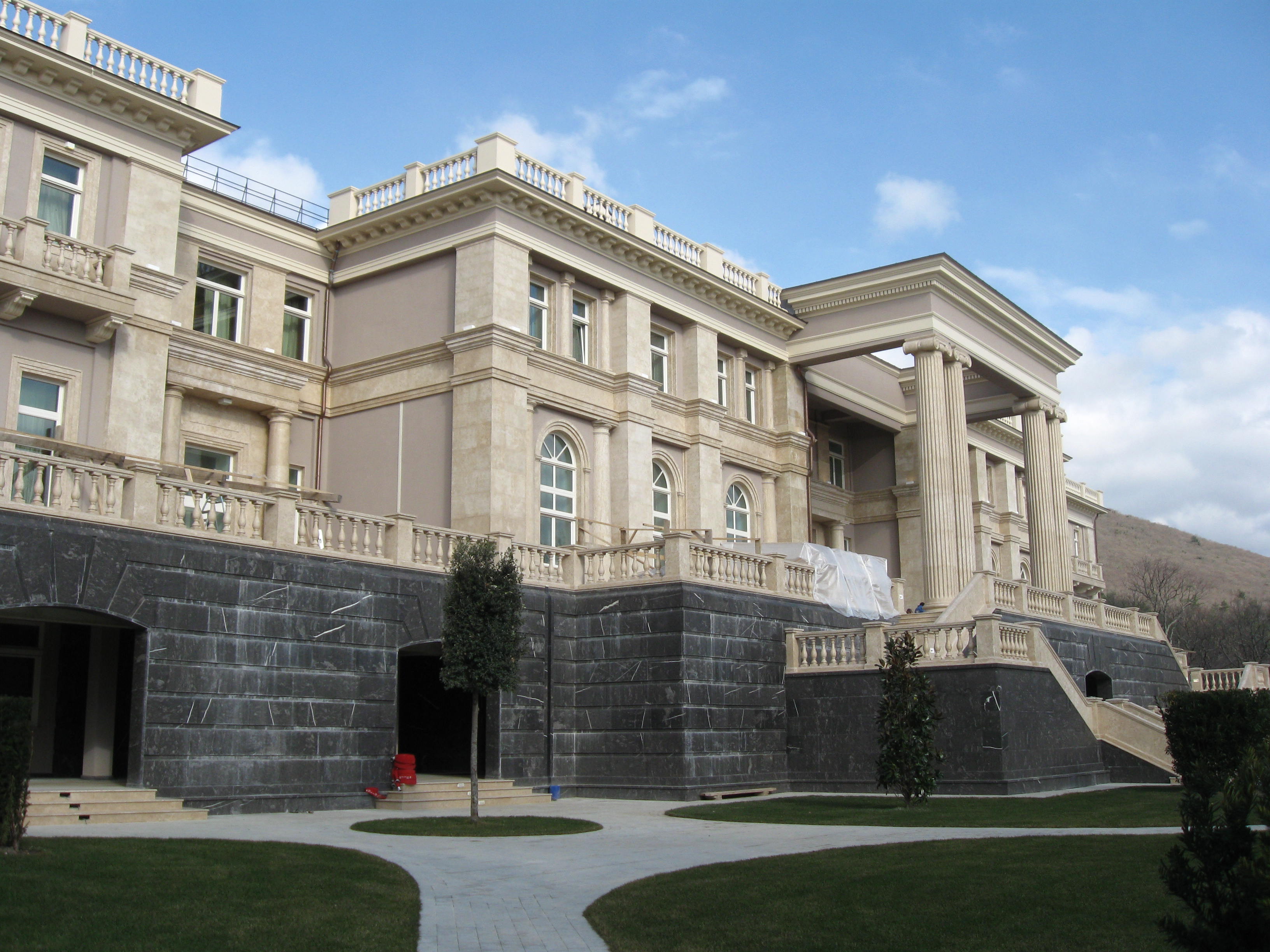 https://static.independent.co.uk/2026/08/12/9/37/Putin_palace_exterior_2626-147481eb.jpeg?trim=111,601,561,0&width=1200&height=800&crop=1200:800