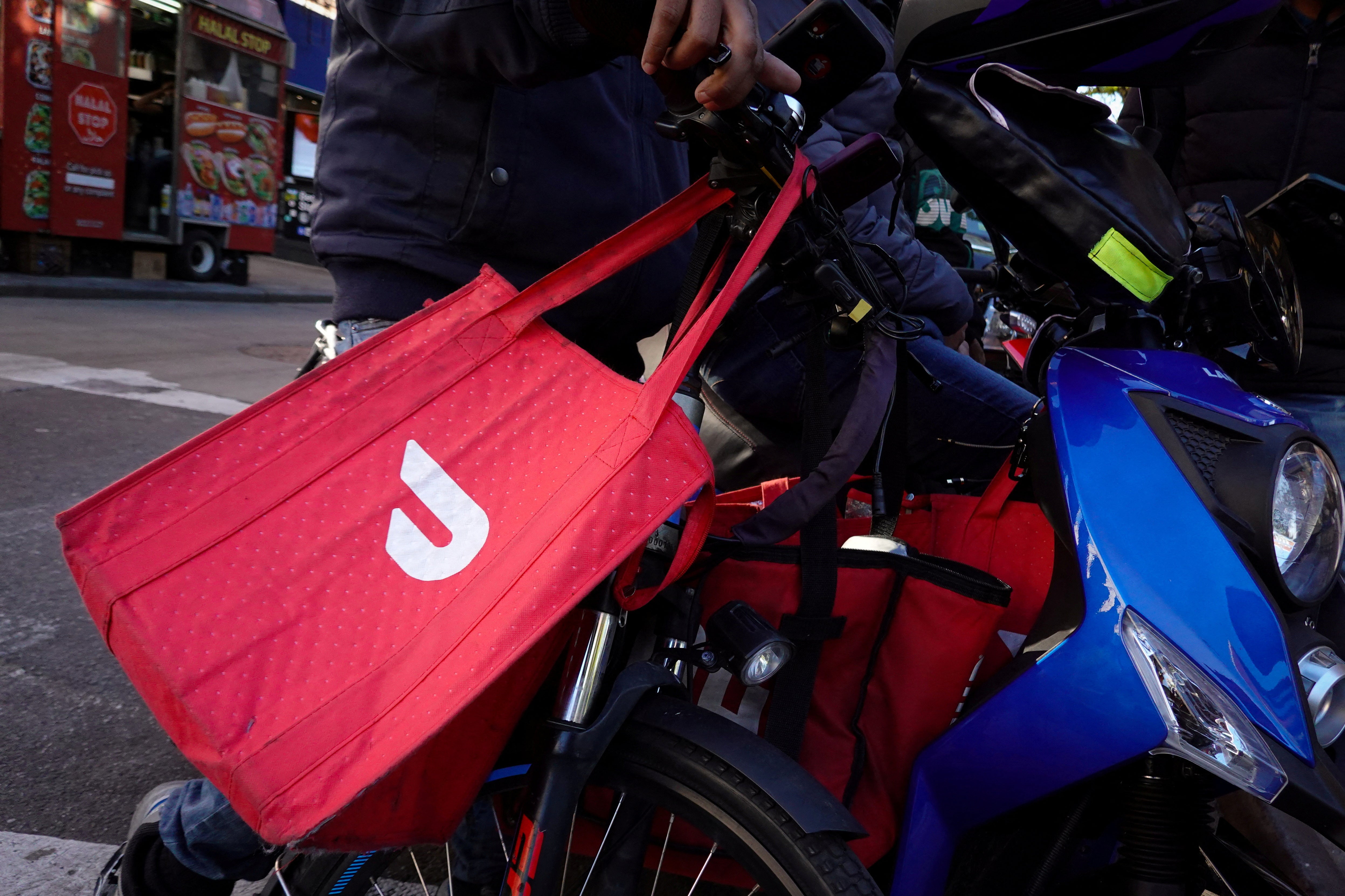 Australian delivery workers to receive minimum $31 an hour under new ‘world-leading’ rules