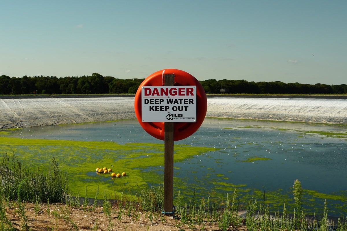UK weather latest: Extreme heat warnings come into force as country faces hottest day of summer so far