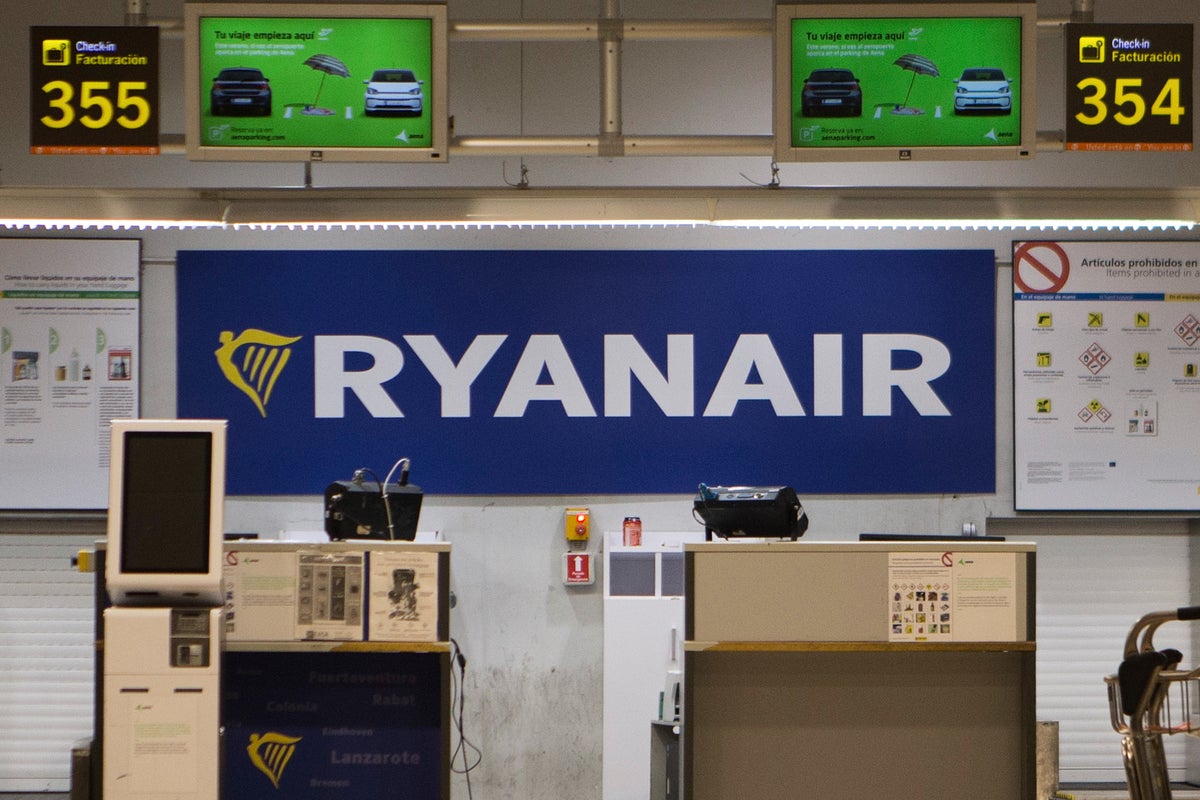 NTSB Identifies Engine Blade Failure as Cause of Ryanair Window Shattering