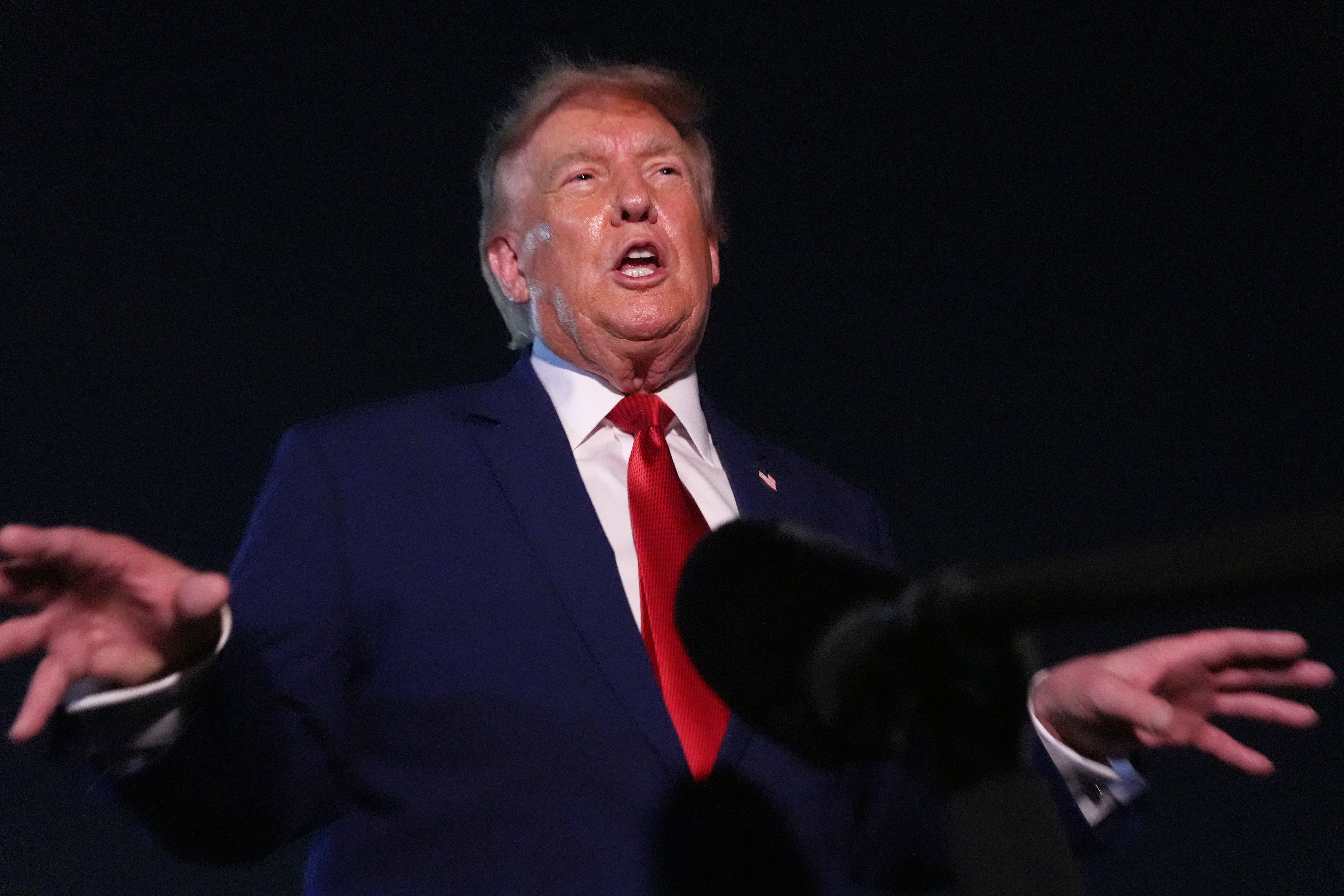 Анализ PolitiFact: Трамп больше говорит о войне с Ираном и стройках, чем об экономике и иммиграции