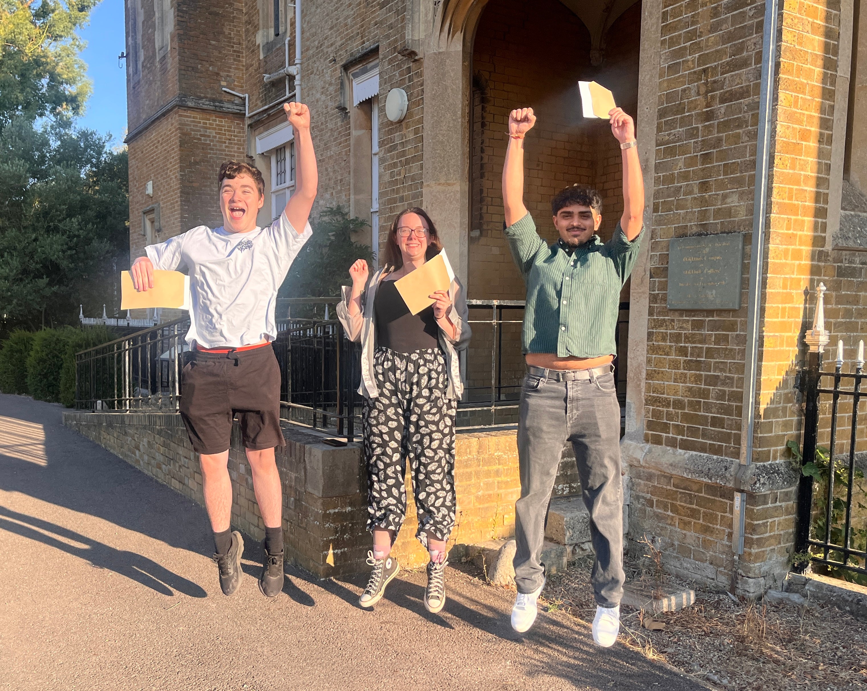 Students celebrate A-level, BTEC and T-level results at Oaklands College, 13 August 2026 (Oaklands College)