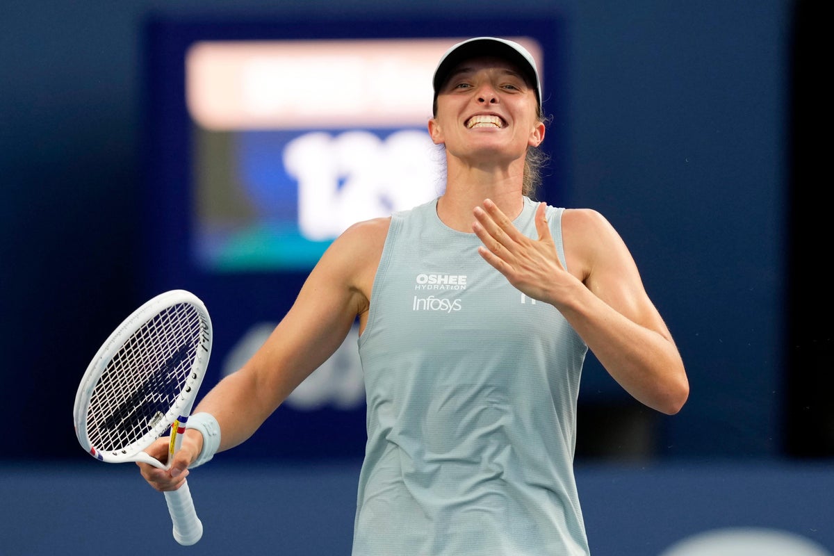 Iga Swiatek breaks title drought with victory over Elena Rybakina in Toronto Iga Swiatek breaks title drought with victory over Elena Rybakina in Toronto
