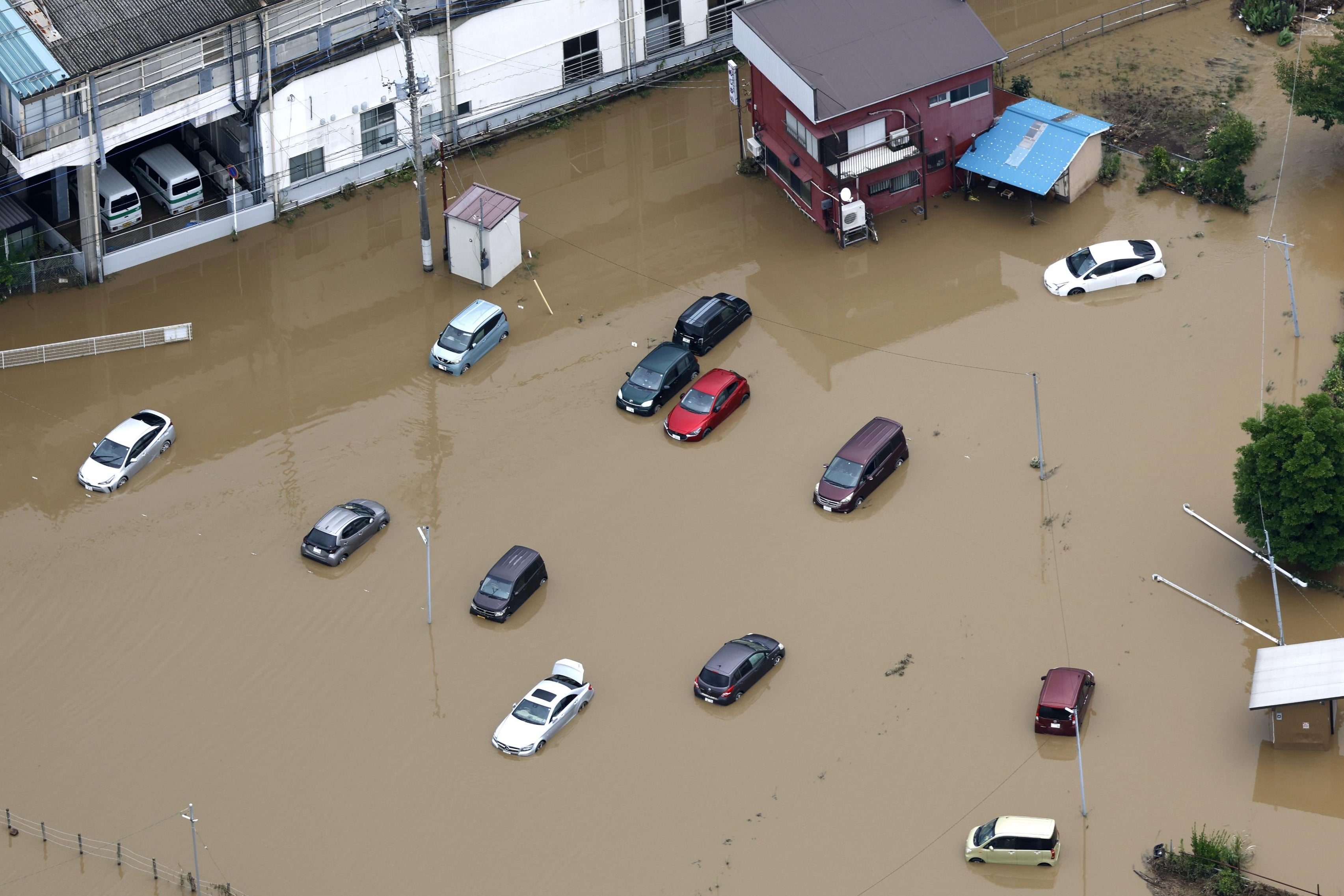 Submerged cars after heavy rain in Oamishirasato (Kyodo News)