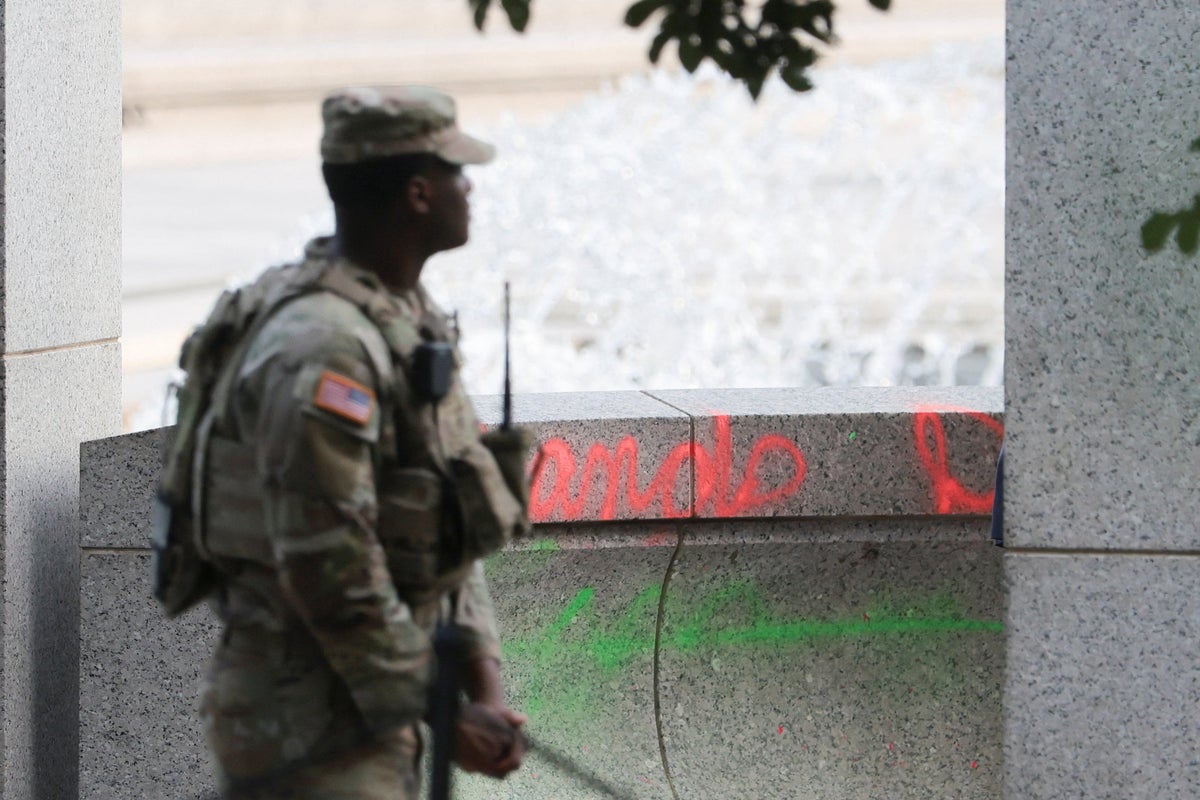 Trump, Reflecting Pool karmaşasının ardından İkinci Dünya Savaşı'ndaki anıt vandalizmi üzerine öfkeyle "Bu hayvanlar nereden geliyor?" diye soruyor