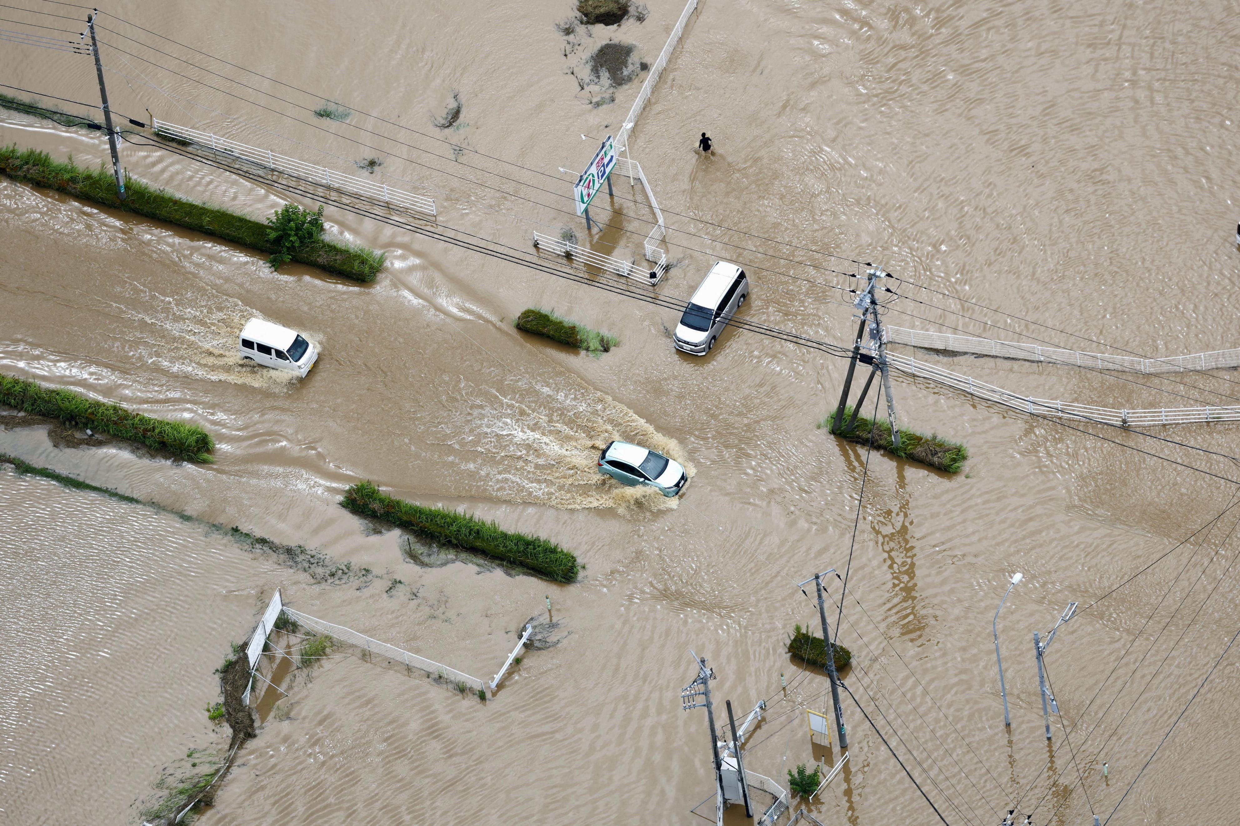 Japan record rain kills eight people and strands thousands at Tokyo airport