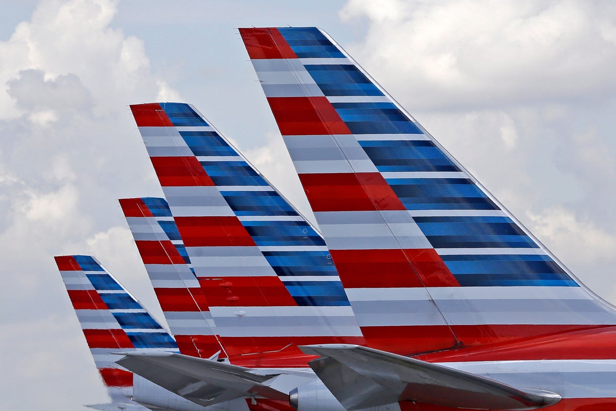 Controller averts incident after two American Airlines jets share the same flight number