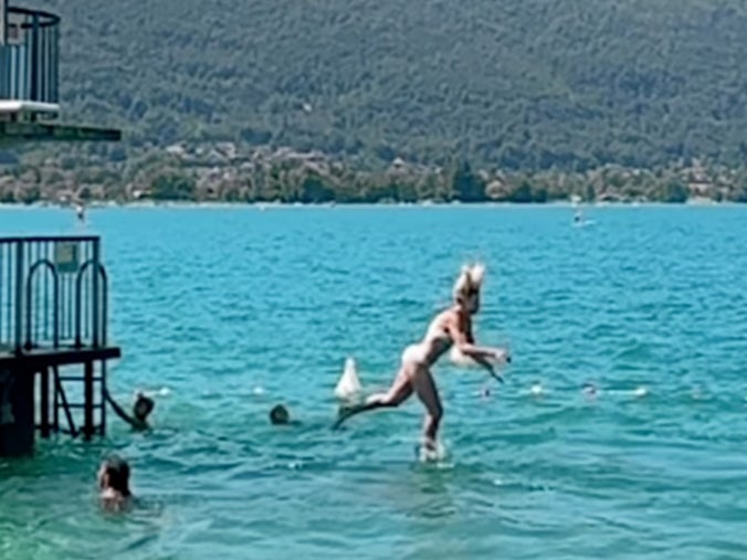 The former Team GB star also showed the clip of ther tumble (Instagram/@chemmyski)