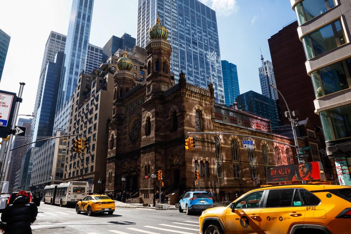 Manhattan man charged with hate crimes following synagogue attack