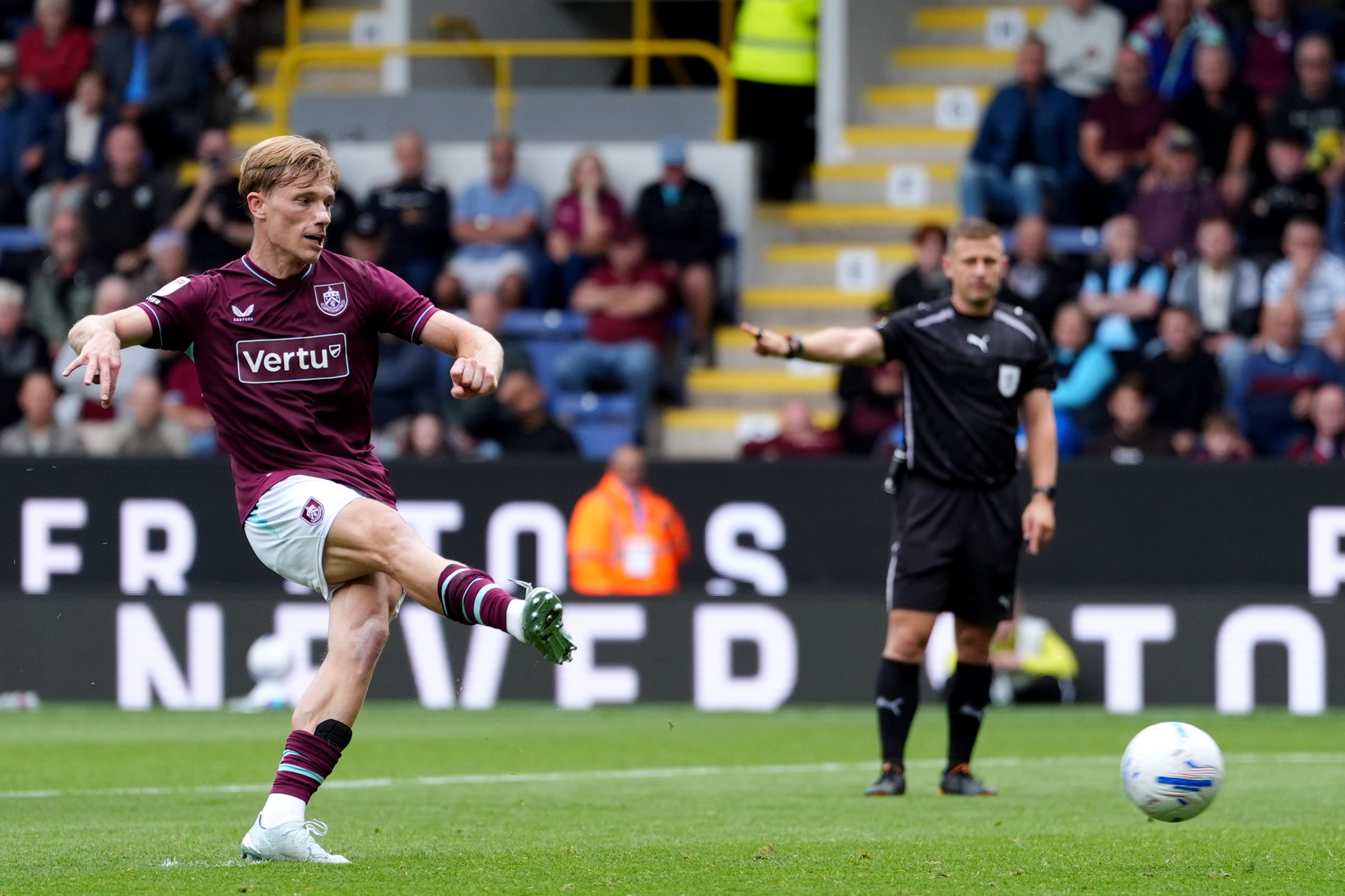 Zian Flemming rescues Burnley in Championship opener against West Ham
