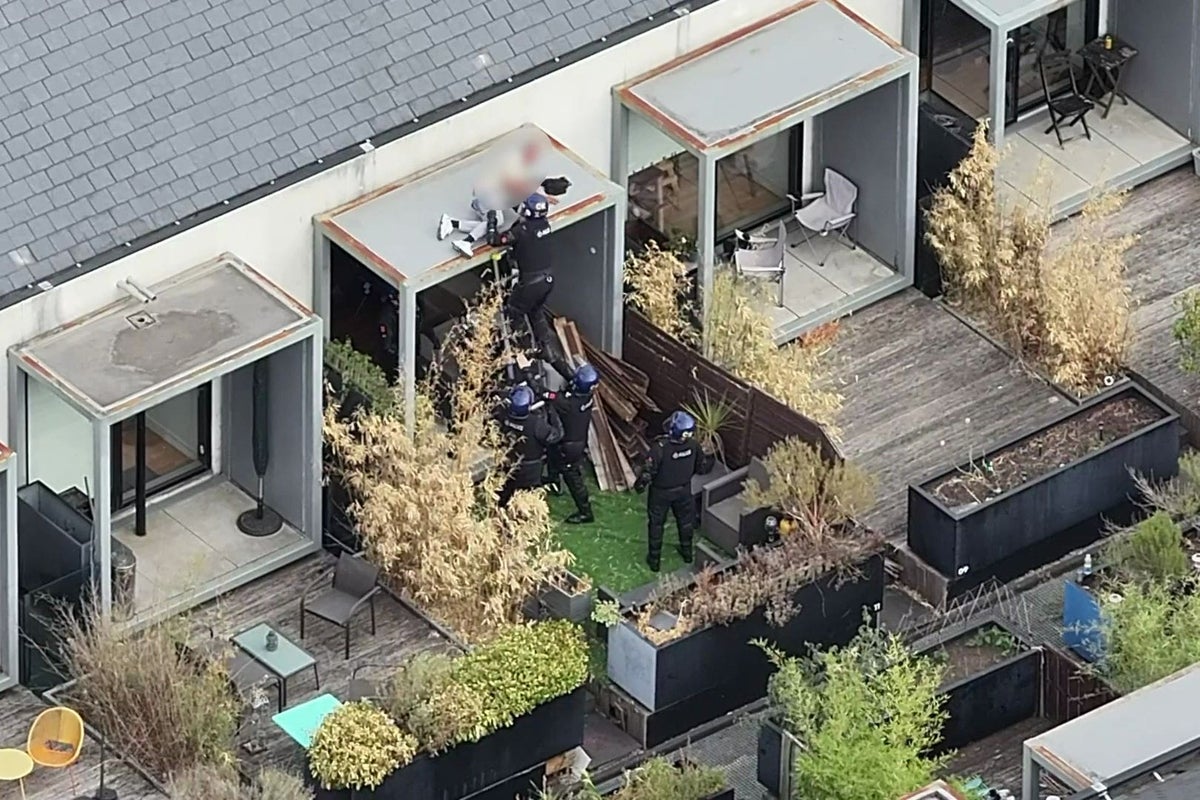 Police conclude two-day standoff after suspect discovered sleeping on roof